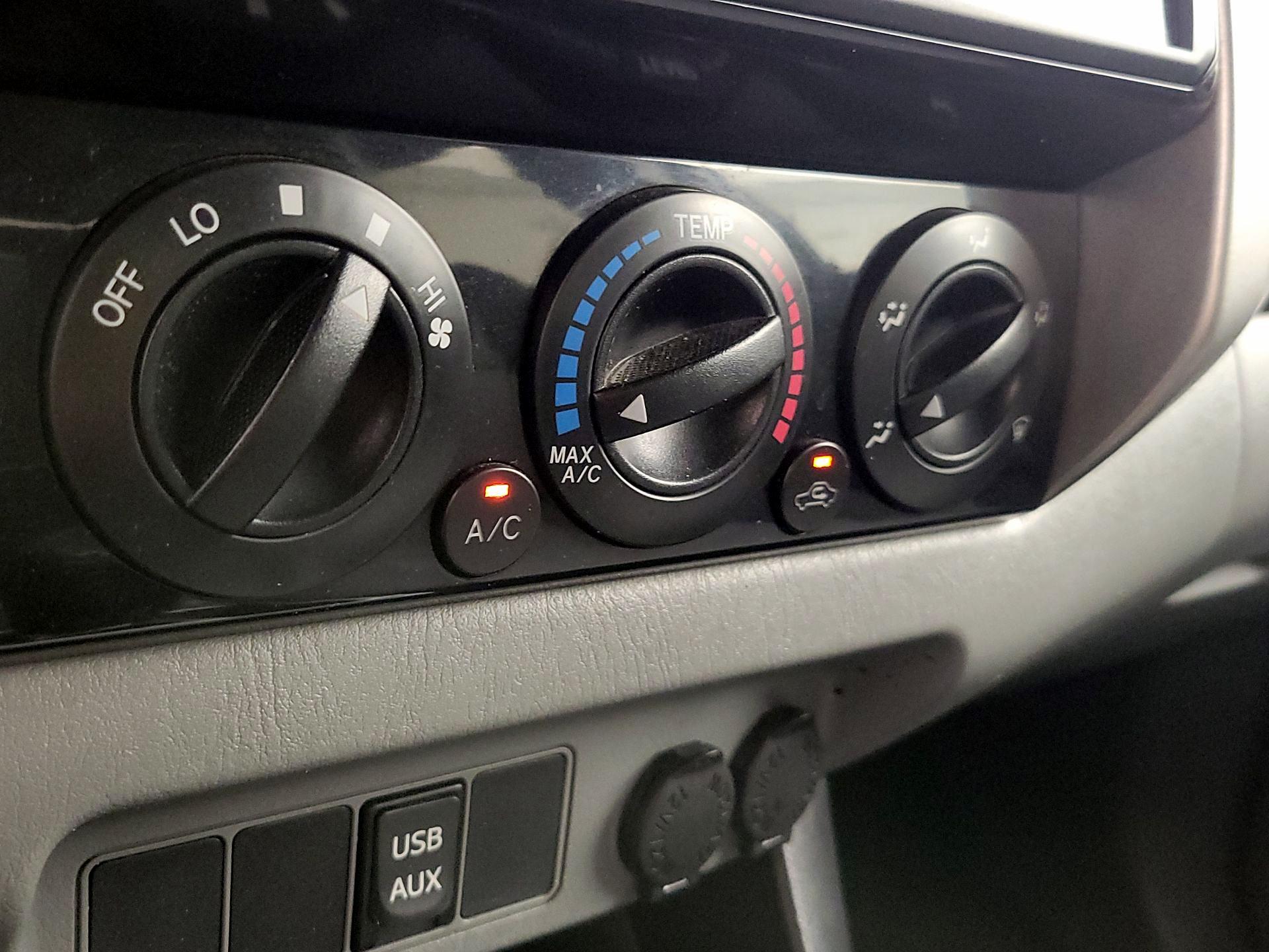 Thumbnail: 2014 Toyota Tacoma - 17