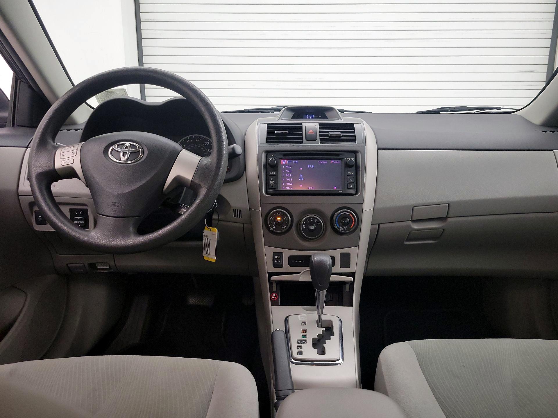 Thumbnail: 2013 Toyota Corolla - 9
