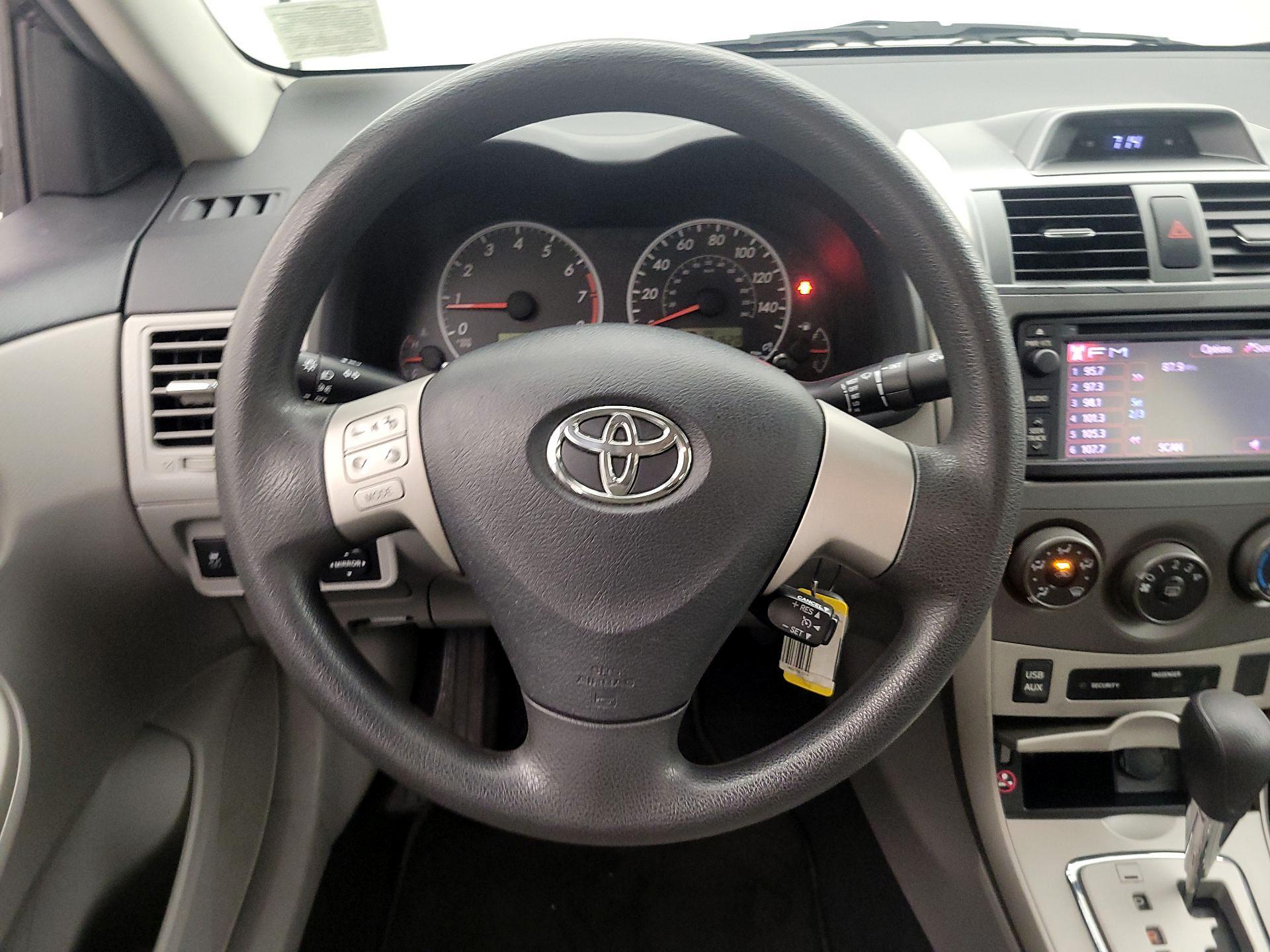Thumbnail: 2013 Toyota Corolla - 10