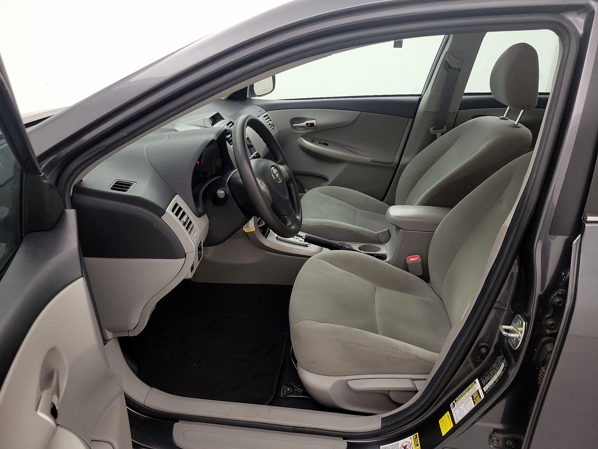 Thumbnail: 2013 Toyota Corolla - 11