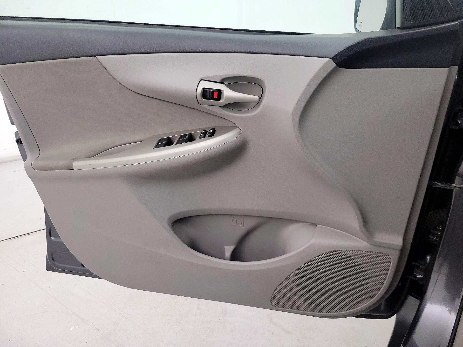 Thumbnail: 2013 Toyota Corolla - 12