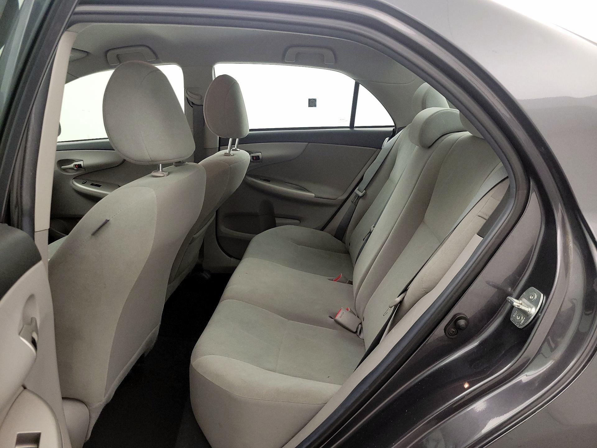 Thumbnail: 2013 Toyota Corolla - 16