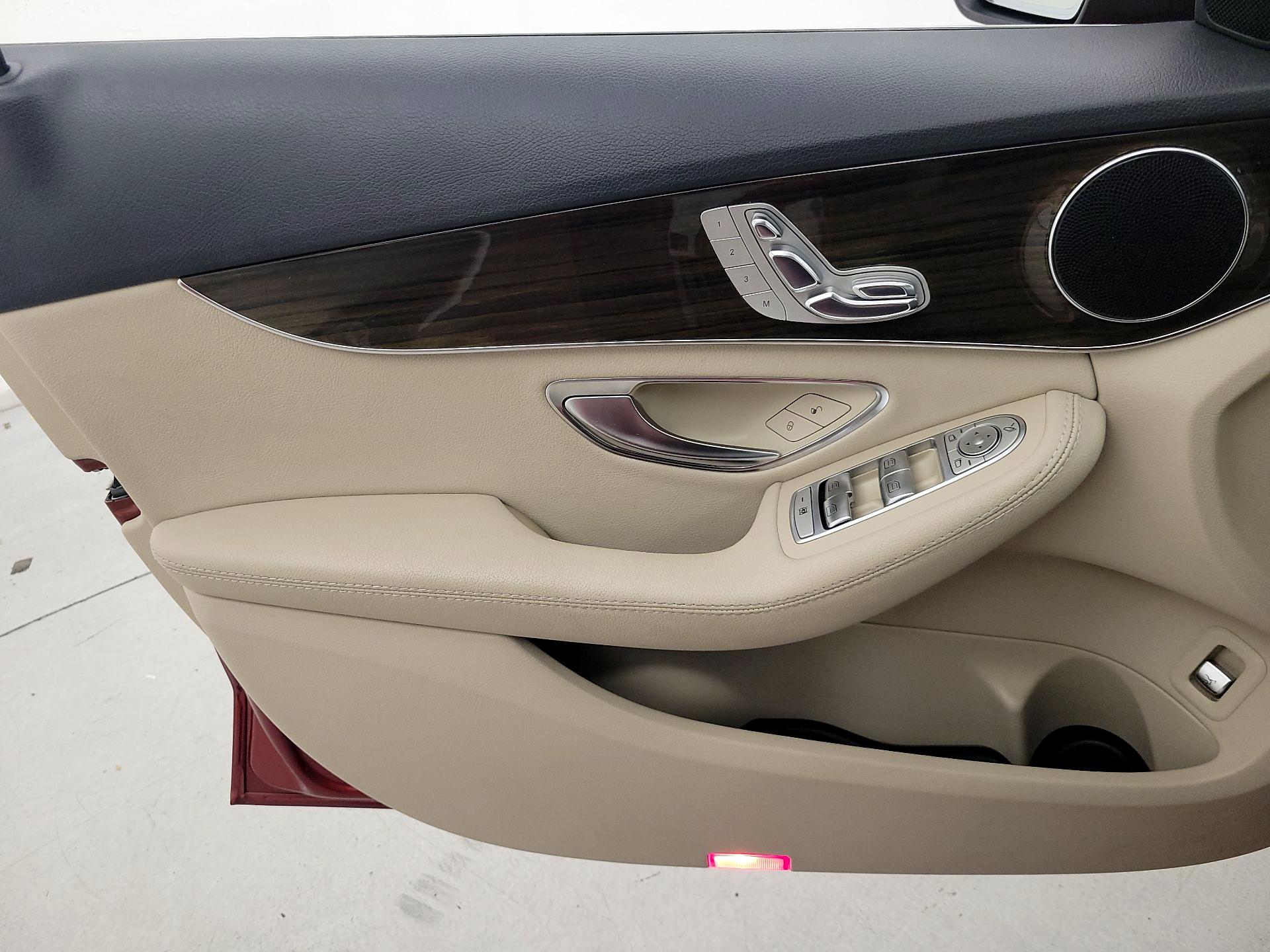 Thumbnail: 2016 Mercedes-Benz C-Class - 12
