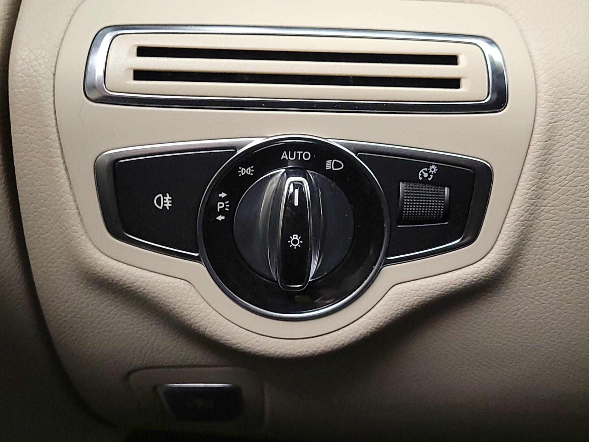 Thumbnail: 2016 Mercedes-Benz C-Class - 13