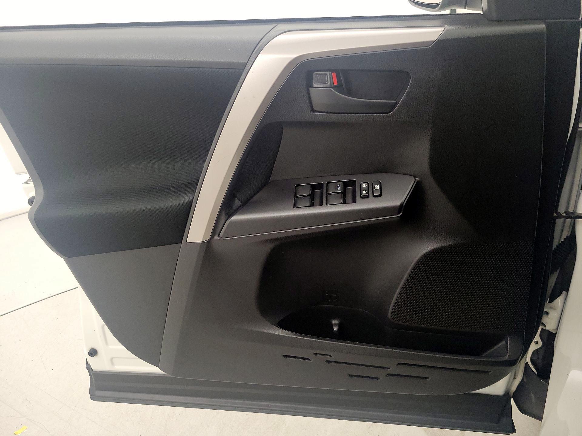 Thumbnail: 2018 Toyota RAV4 - 12