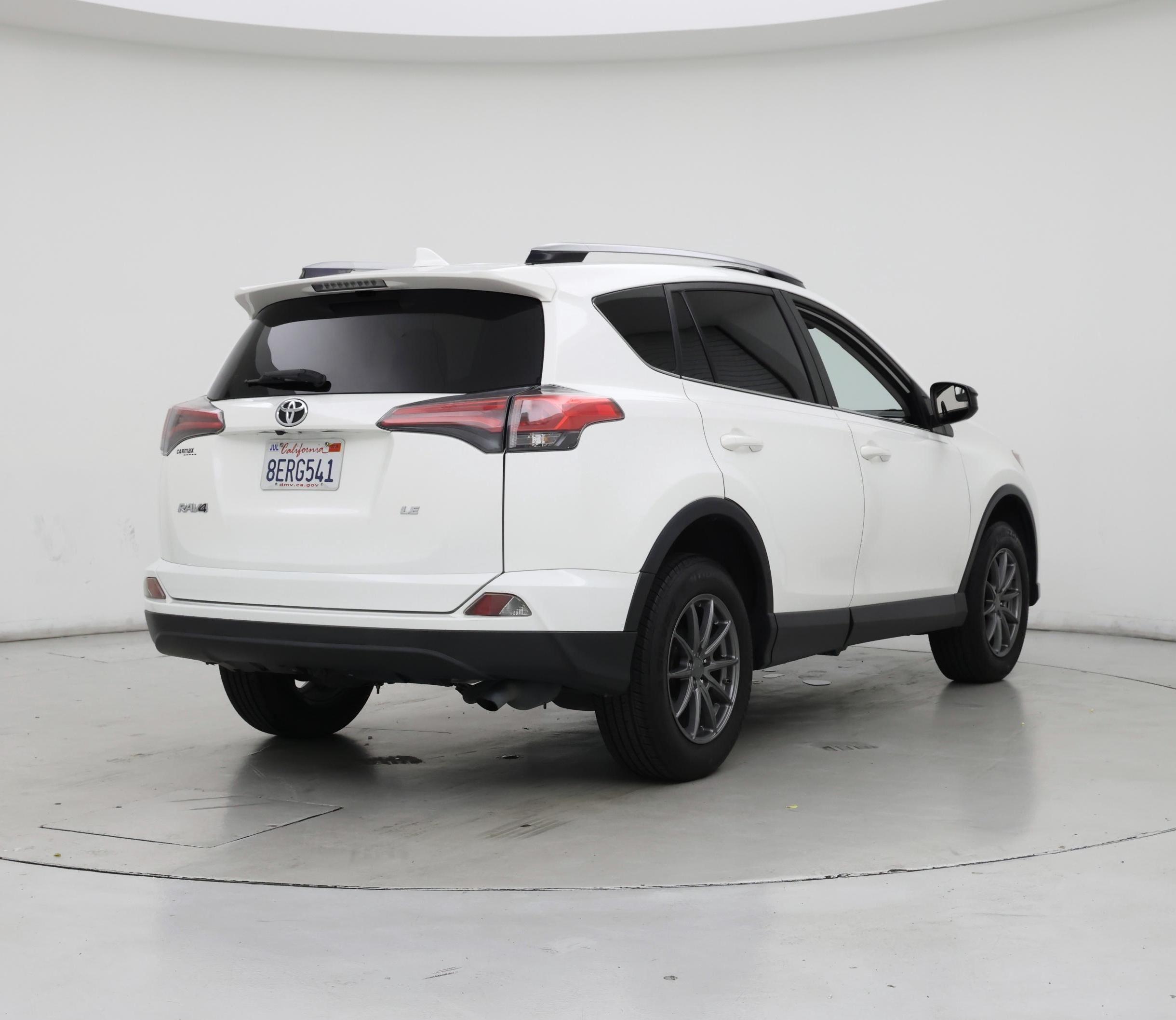 Thumbnail: 2018 Toyota RAV4 - 8