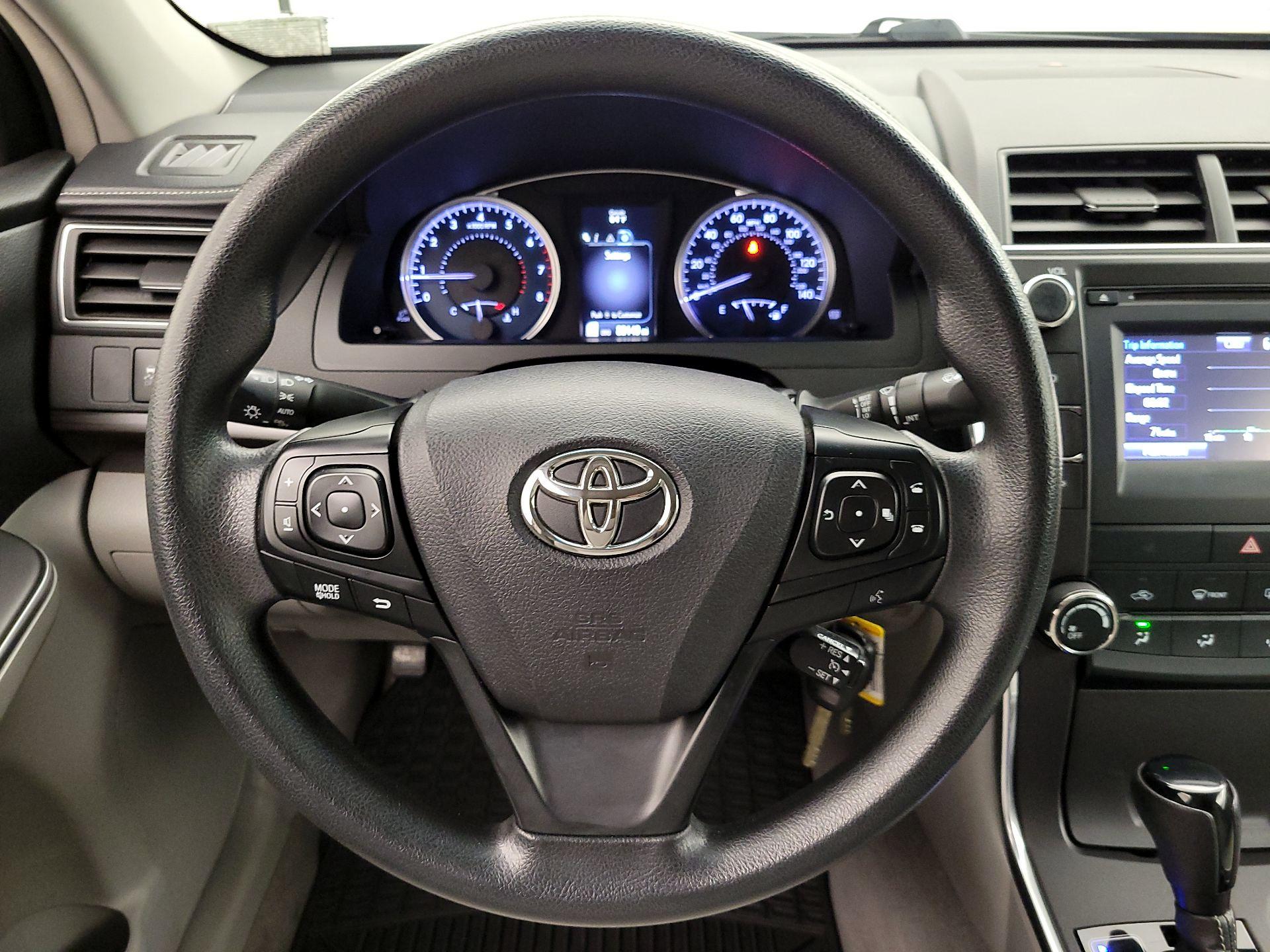 Thumbnail: 2017 Toyota Camry - 10