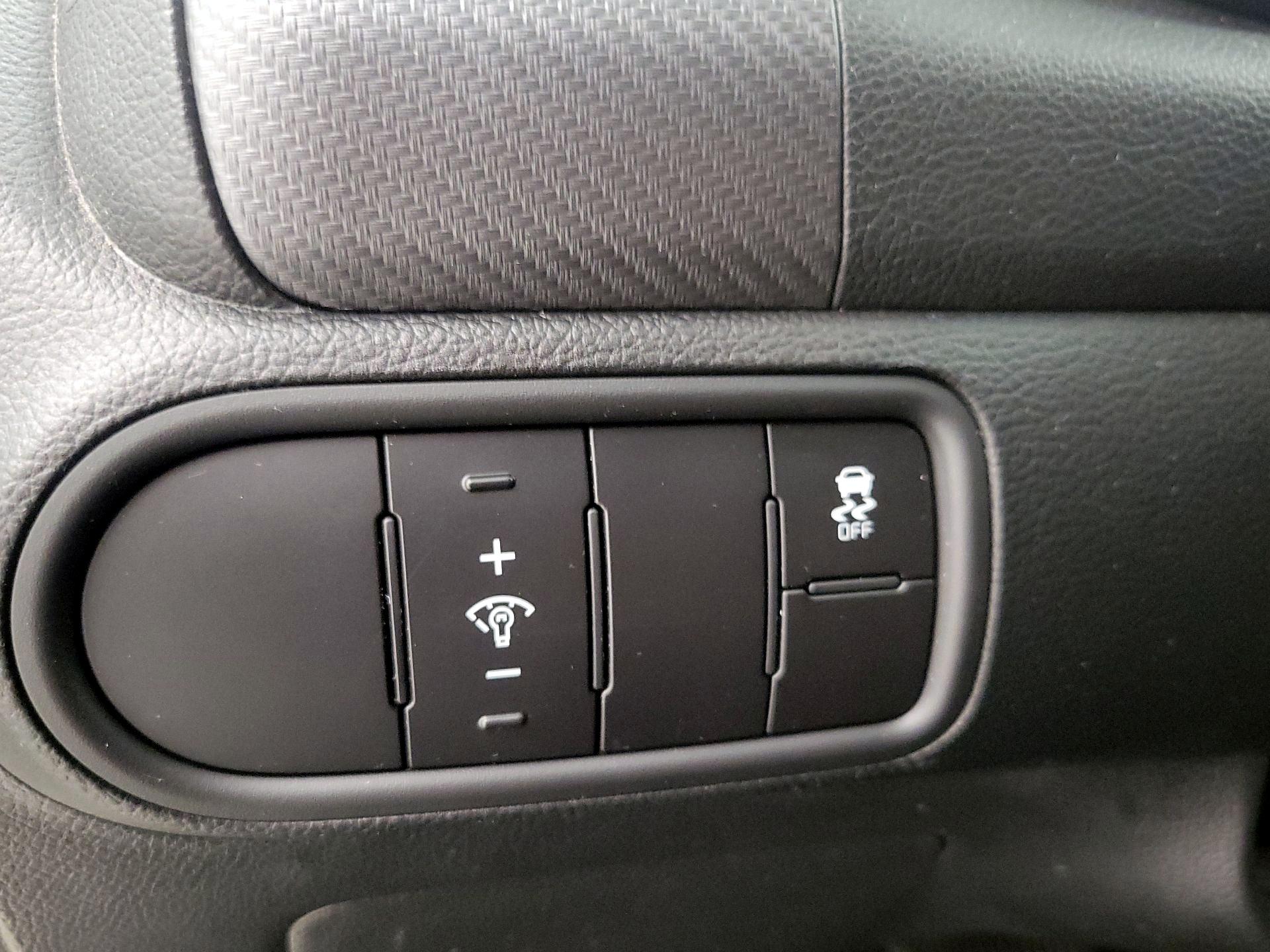 Thumbnail: 2018 Kia Forte - 13