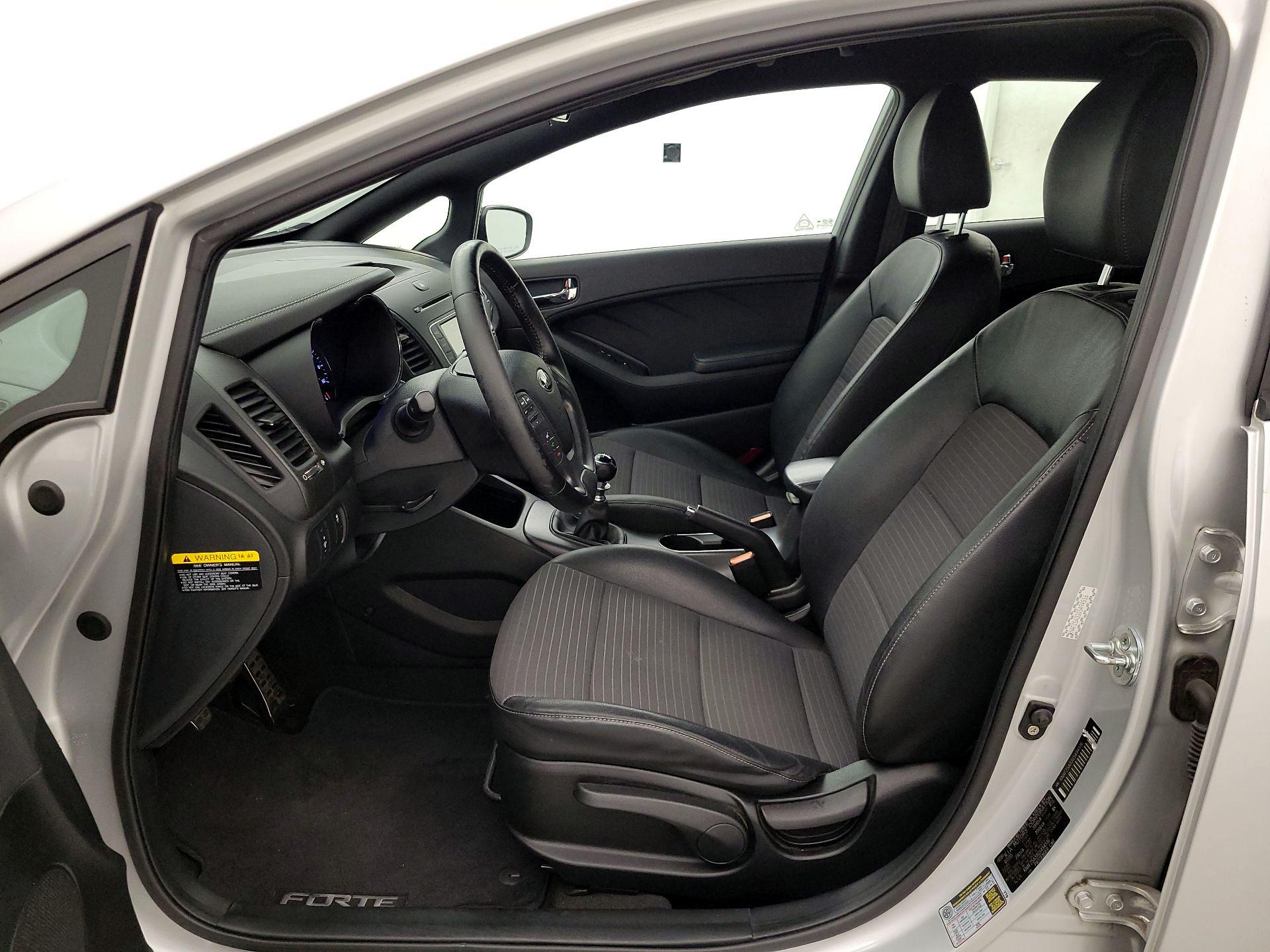 Thumbnail: 2016 Kia Forte - 11