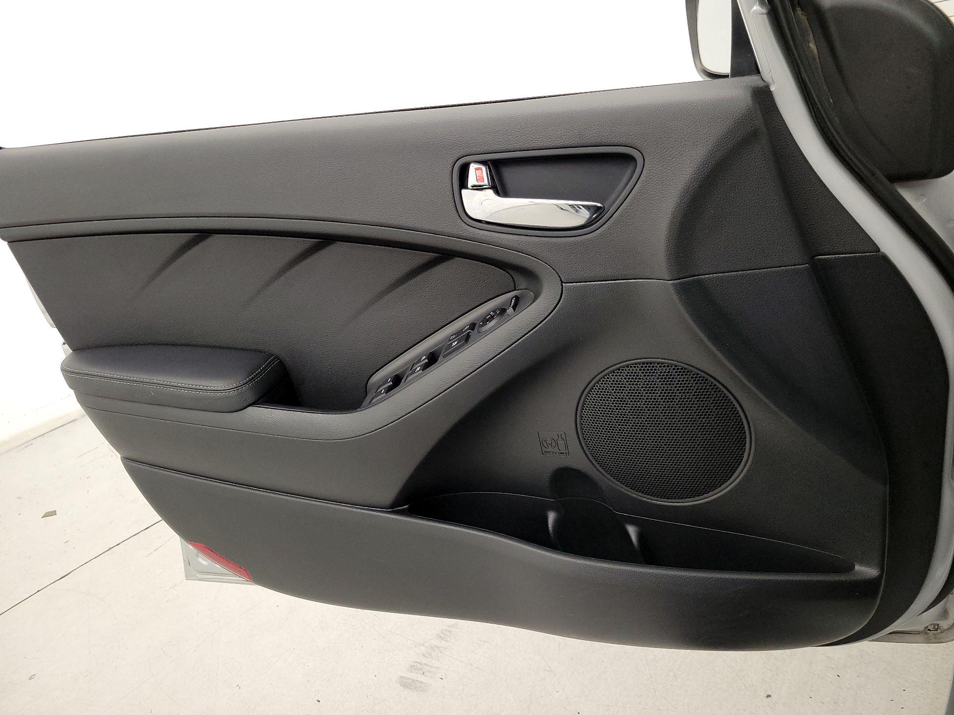 Thumbnail: 2016 Kia Forte - 12