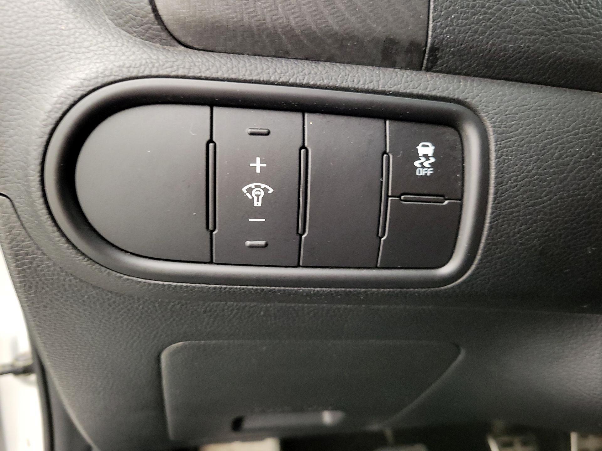 Thumbnail: 2016 Kia Forte - 13
