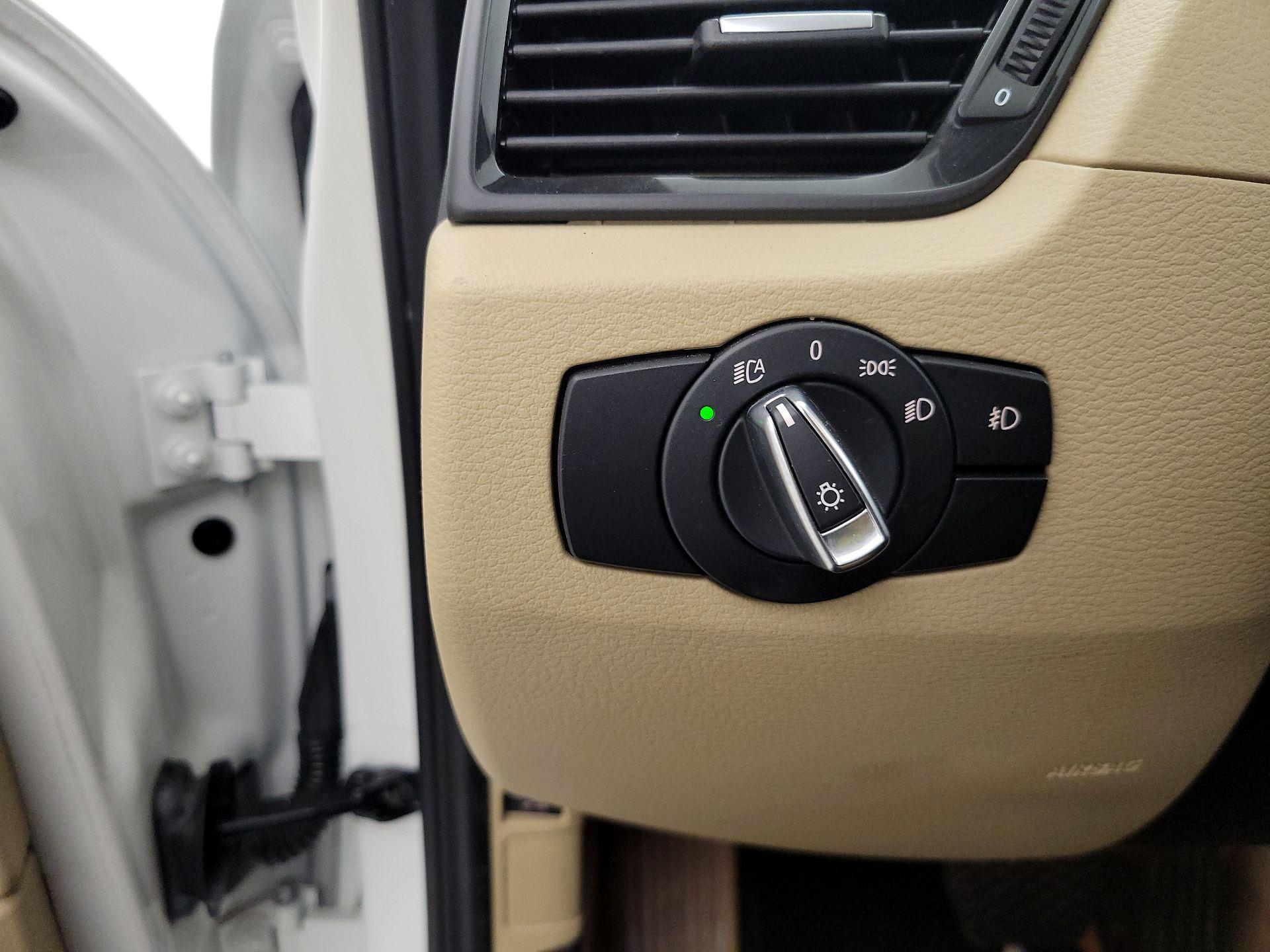 Thumbnail: 2014 BMW X1 - 13