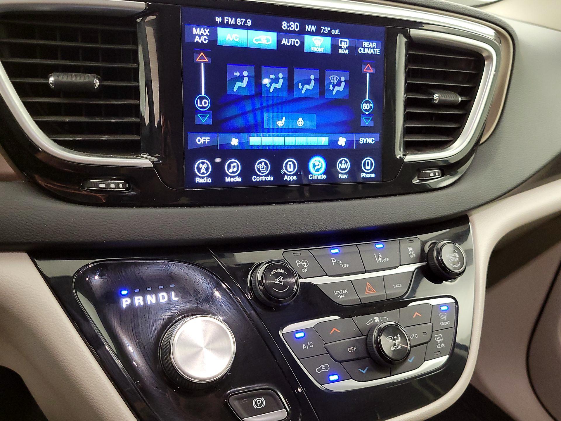 Thumbnail: 2017 Chrysler Pacifica - 17