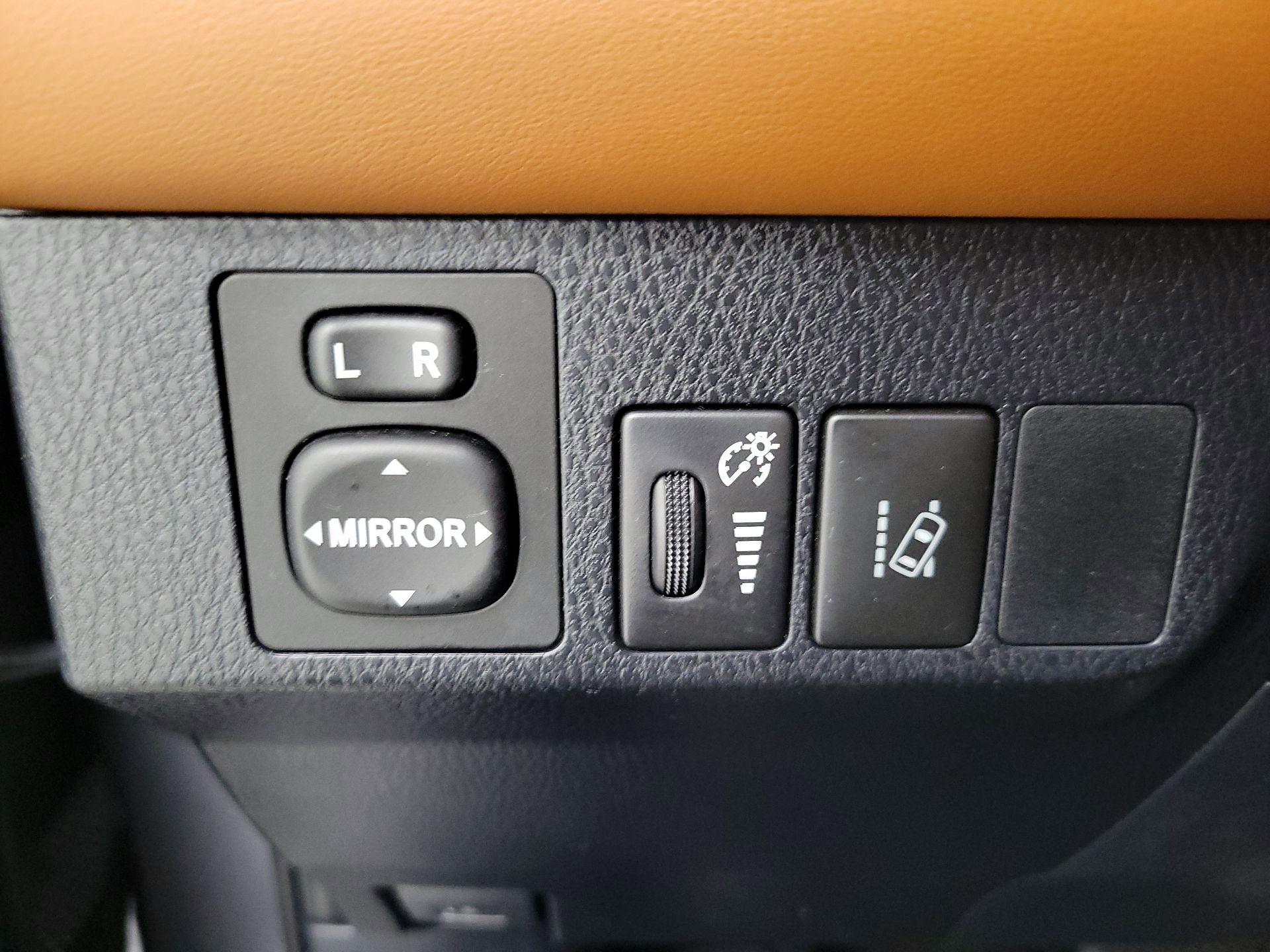 Thumbnail: 2018 Toyota RAV4 - 13