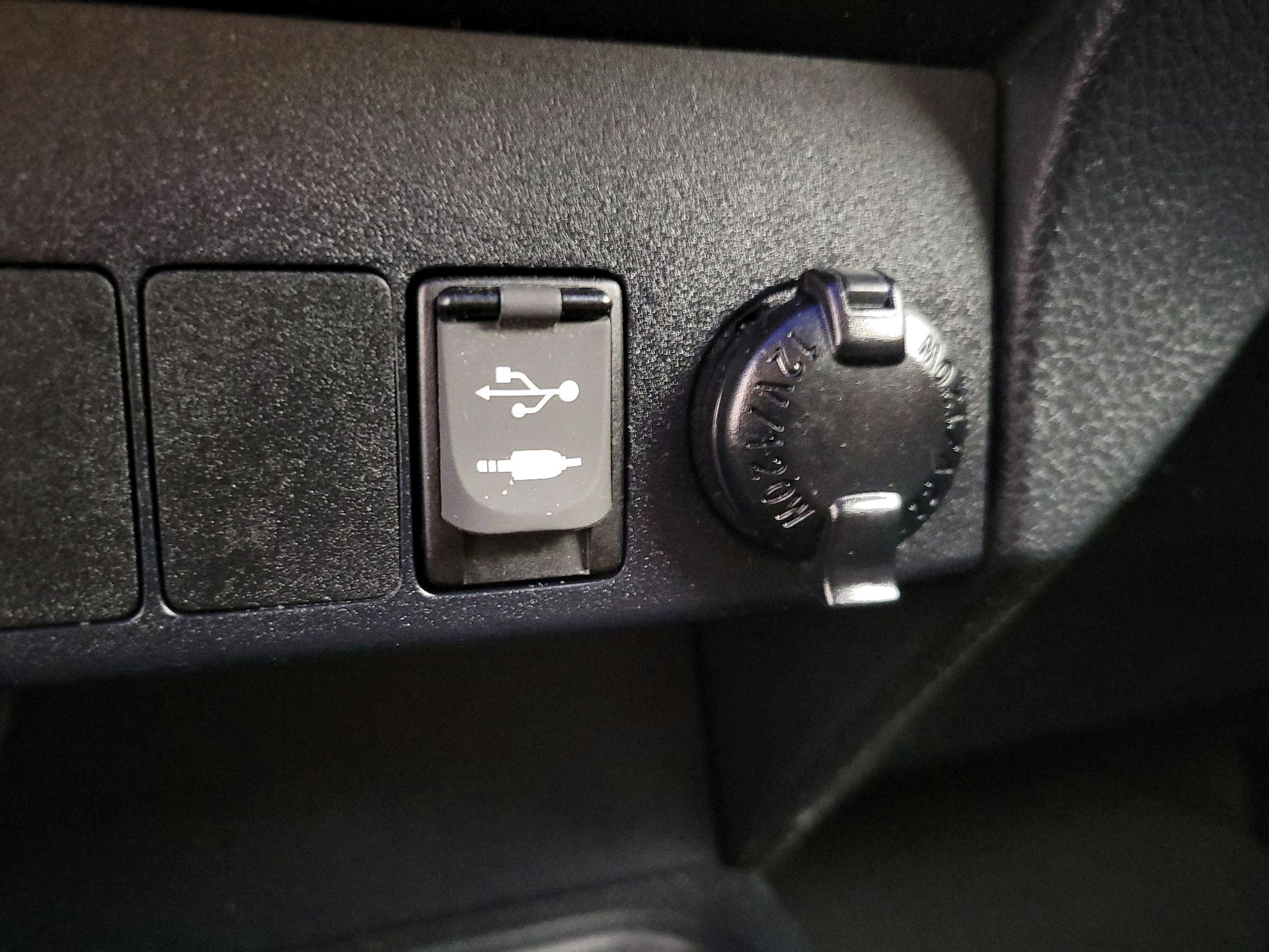 Thumbnail: 2018 Toyota RAV4 - 18