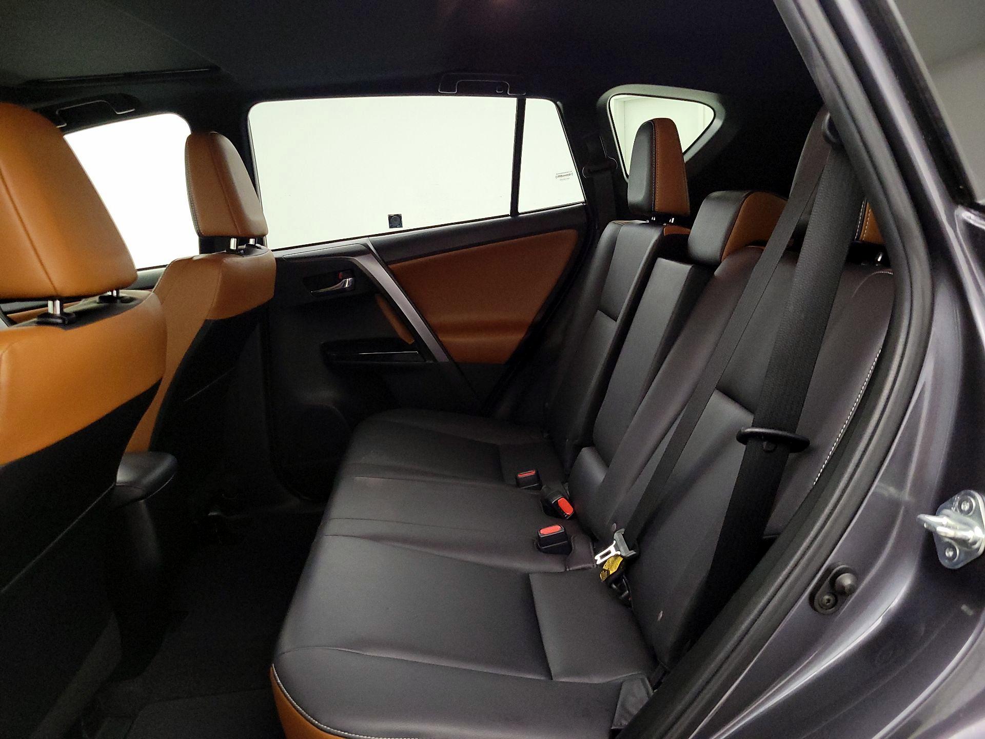 Thumbnail: 2018 Toyota RAV4 - 20