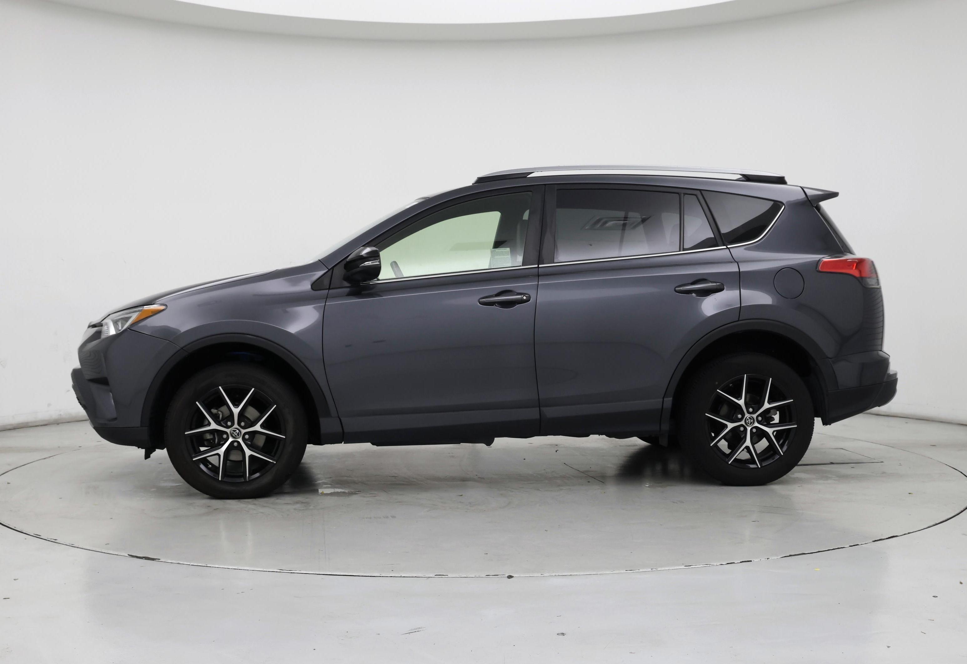 Thumbnail: 2018 Toyota RAV4 - 3