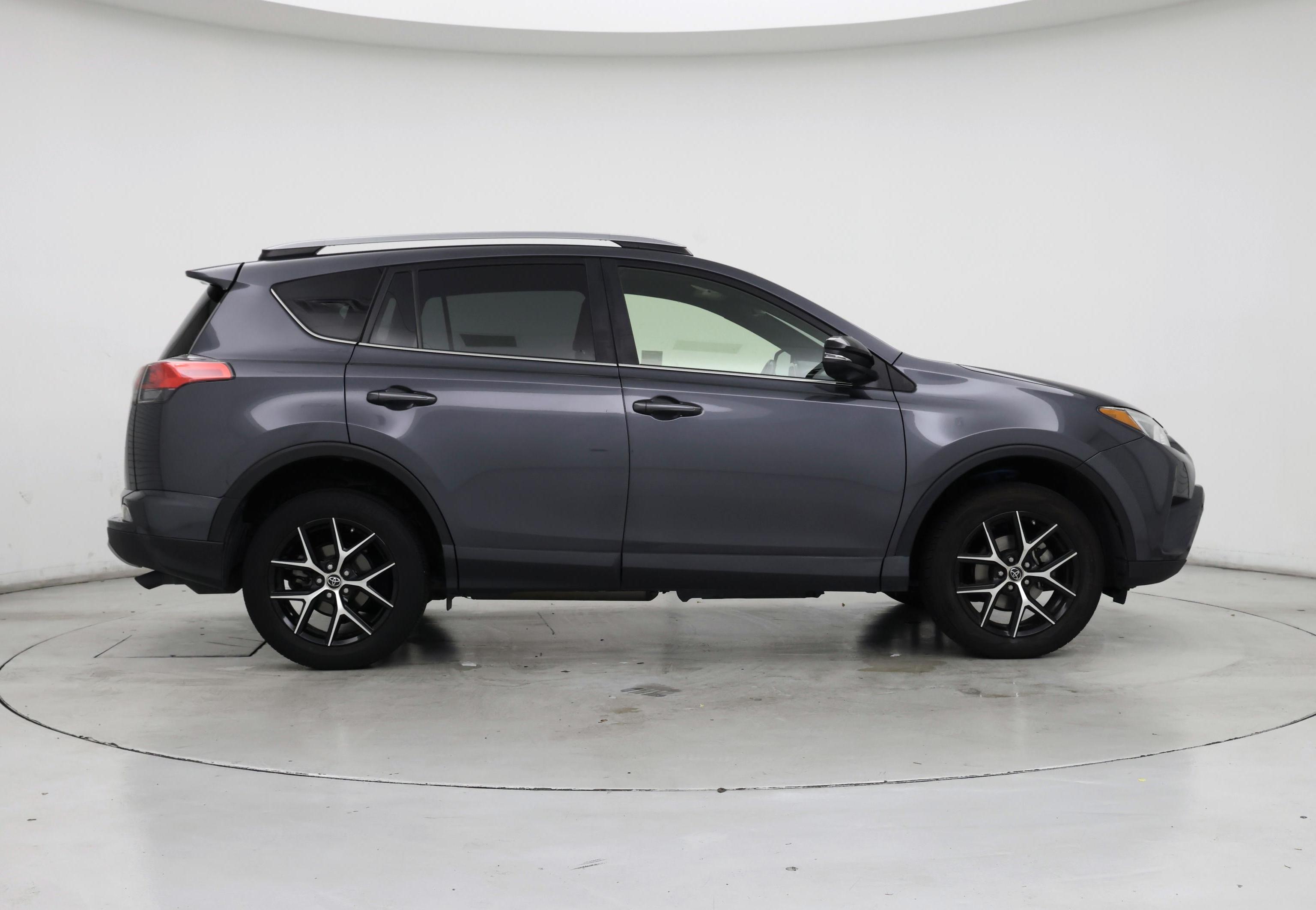 Thumbnail: 2018 Toyota RAV4 - 7