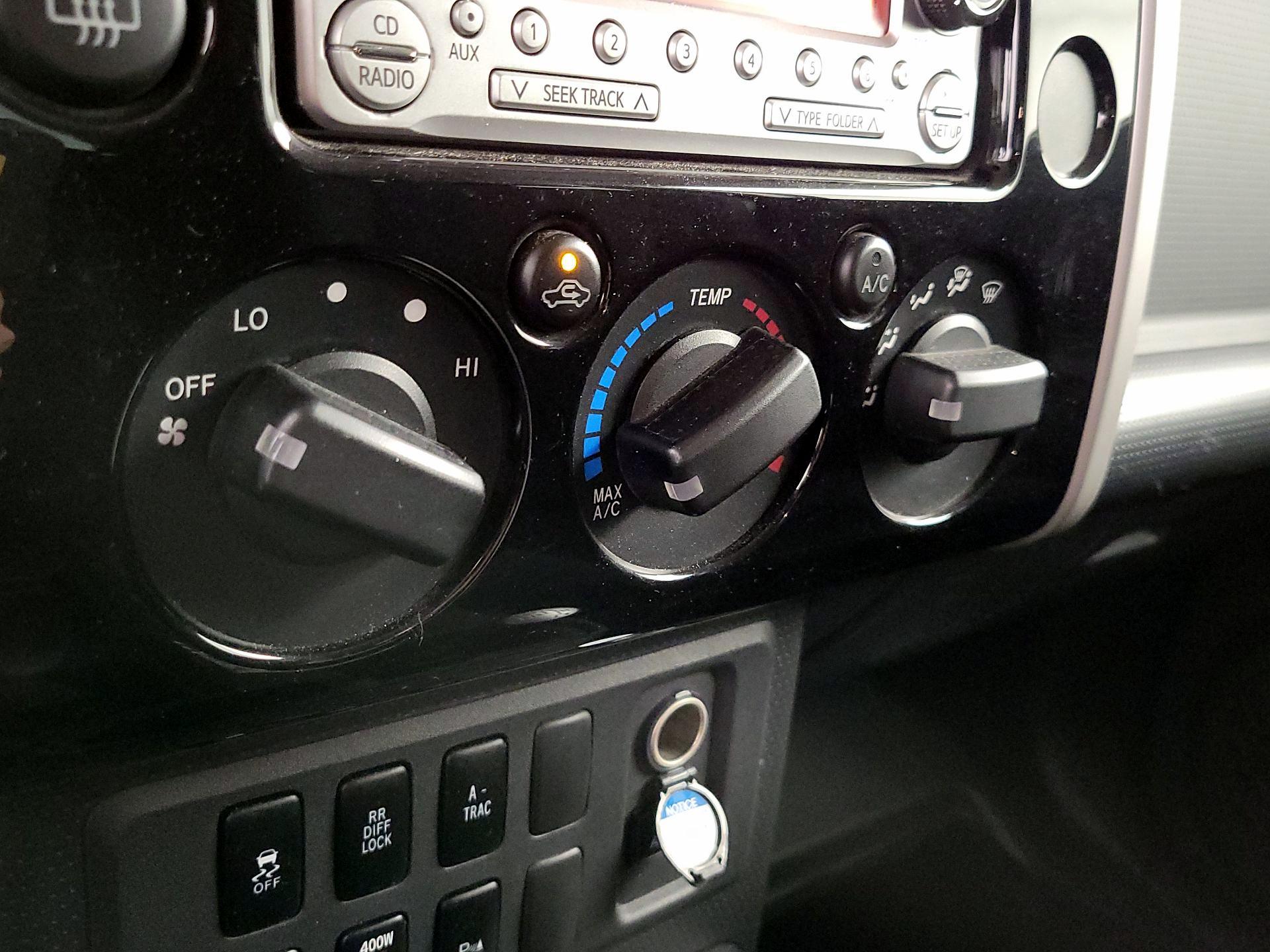 Thumbnail: 2014 Toyota FJ Cruiser - 16