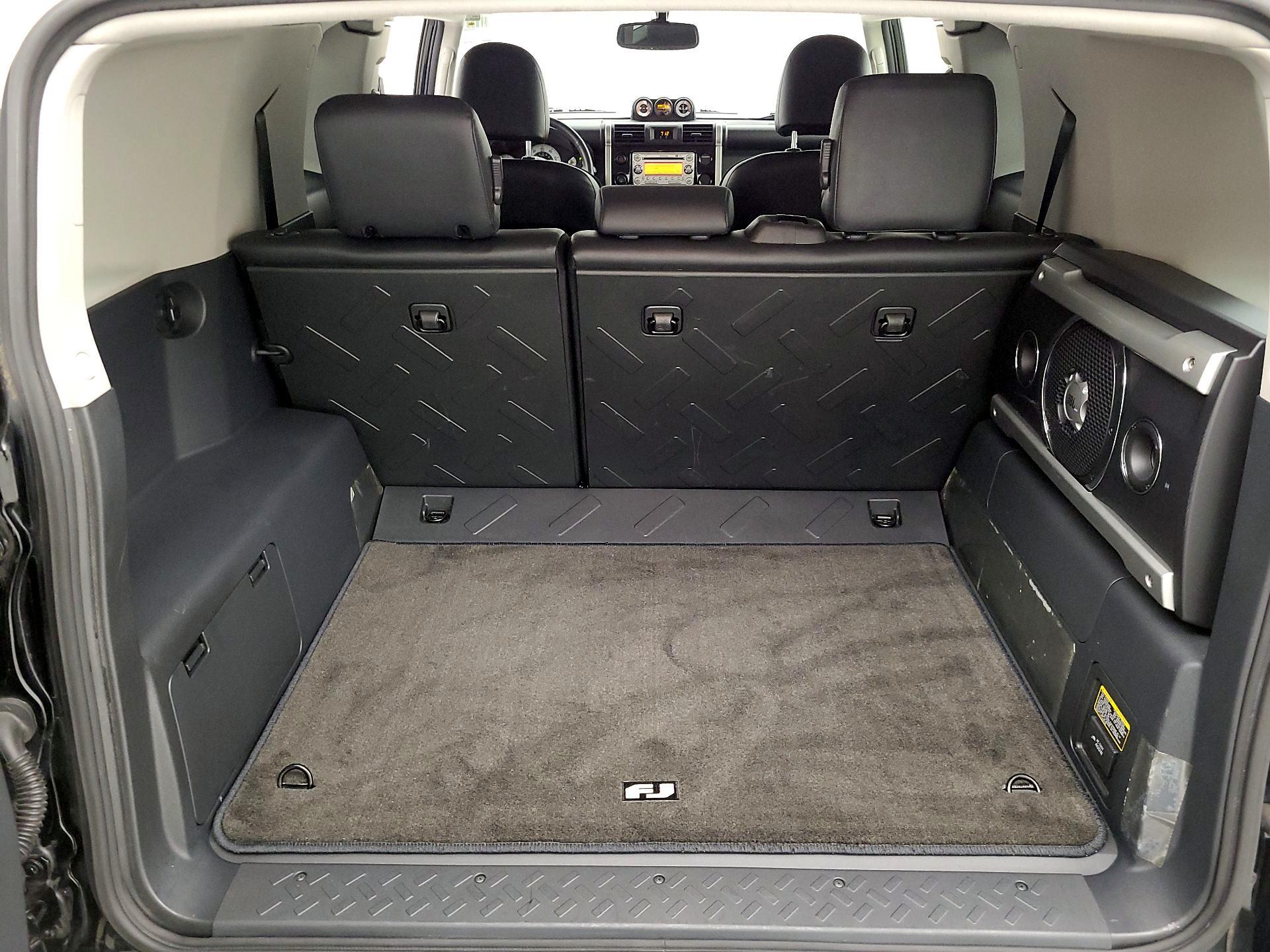 Thumbnail: 2014 Toyota FJ Cruiser - 18