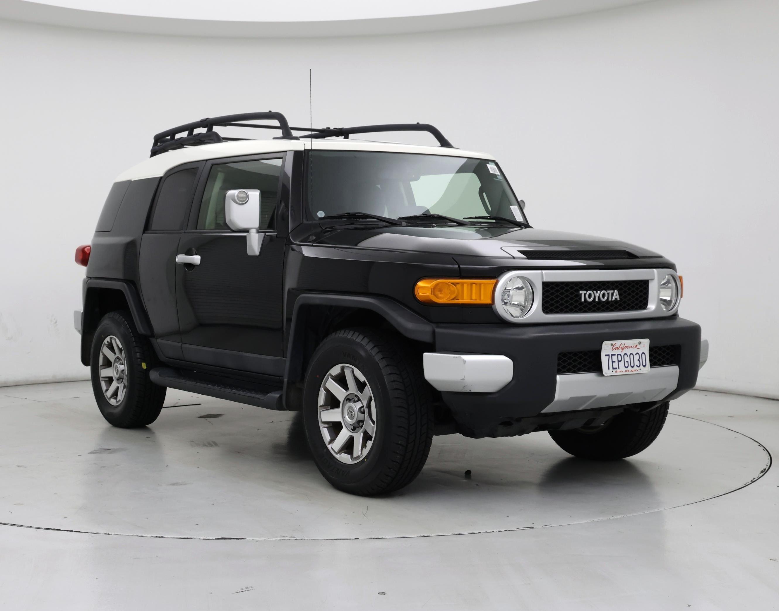 Thumbnail: 2014 Toyota FJ Cruiser - 2