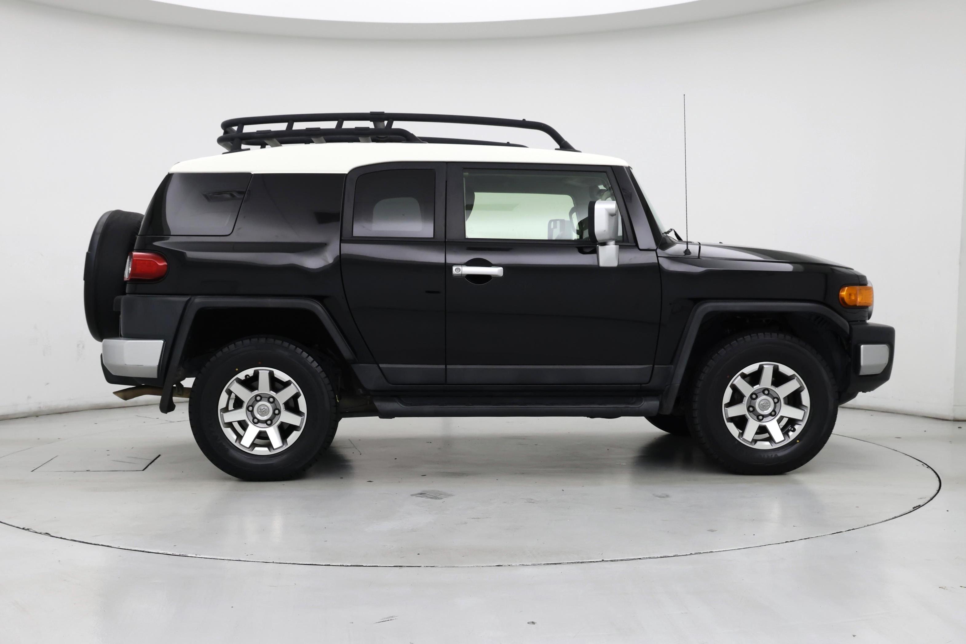 Thumbnail: 2014 Toyota FJ Cruiser - 3