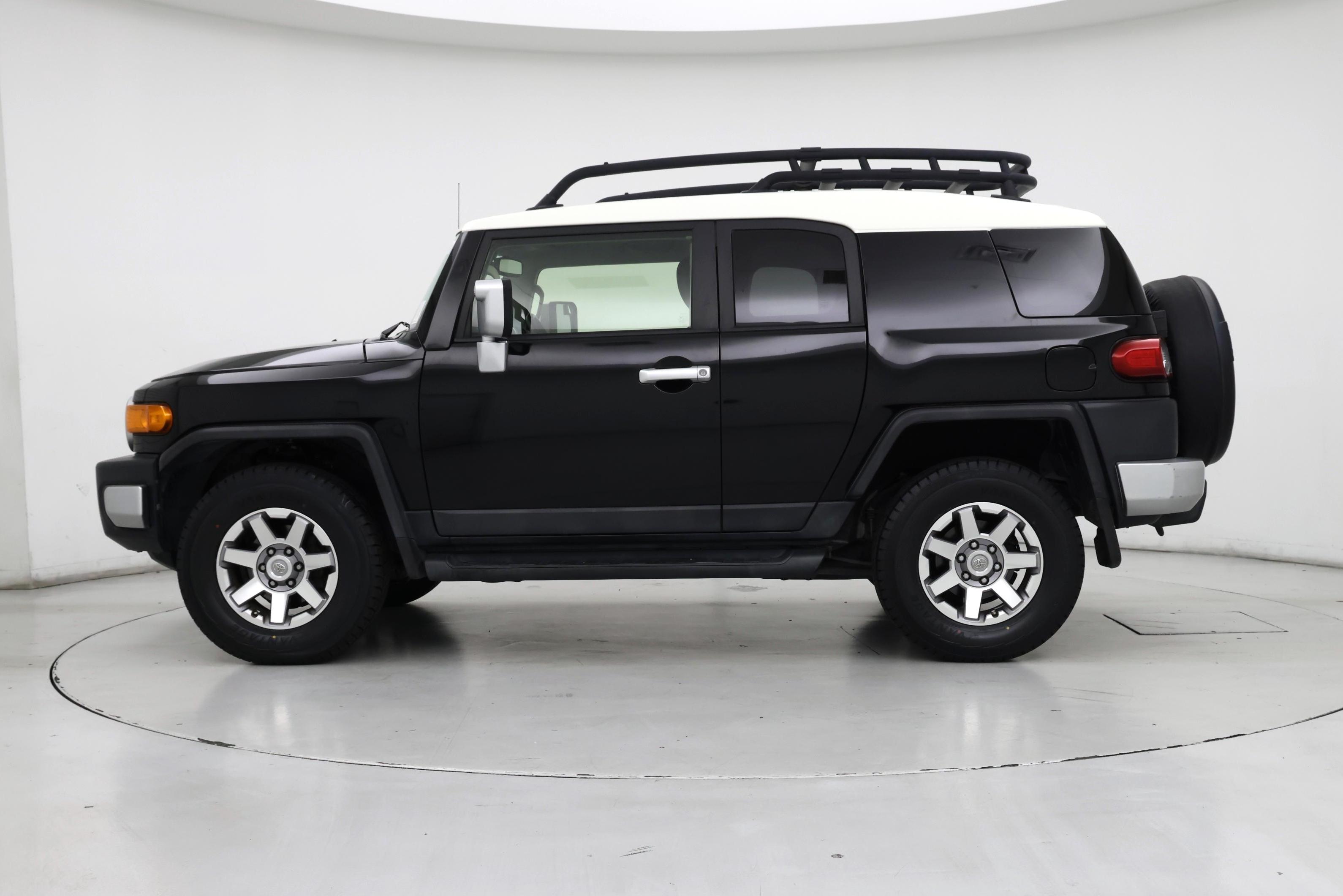 Thumbnail: 2014 Toyota FJ Cruiser - 7