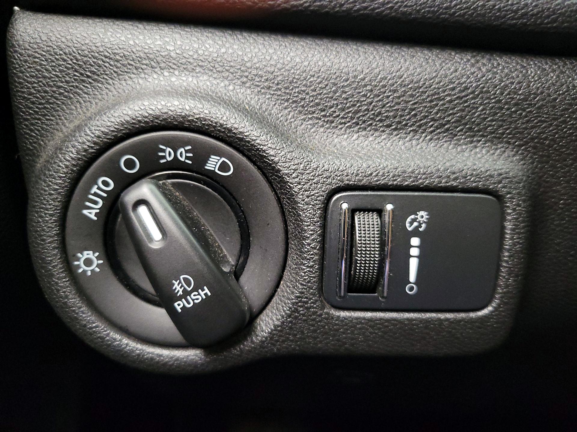 Thumbnail: 2016 Dodge Dart - 13