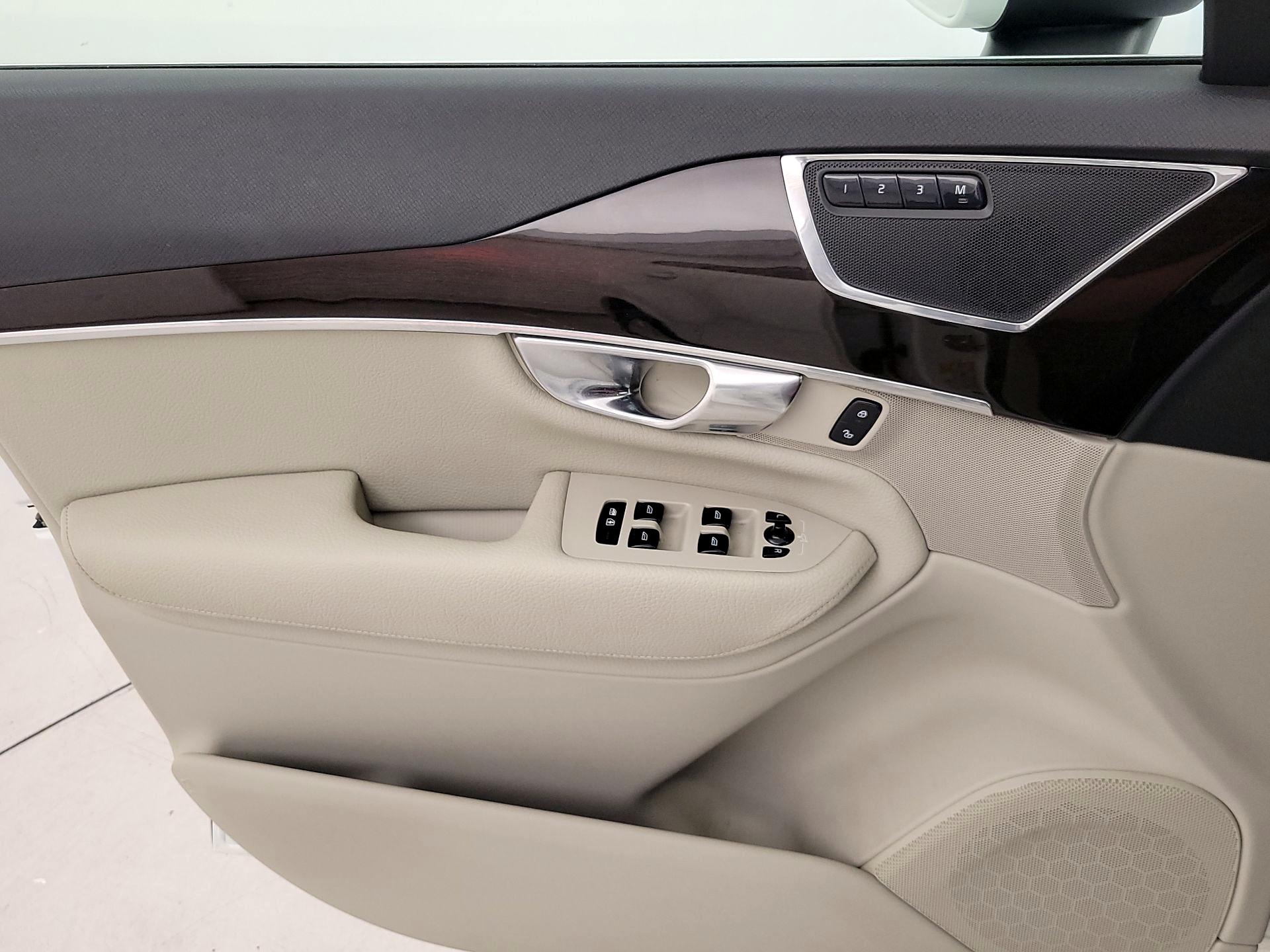 Thumbnail: 2017 Volvo XC90 - 12