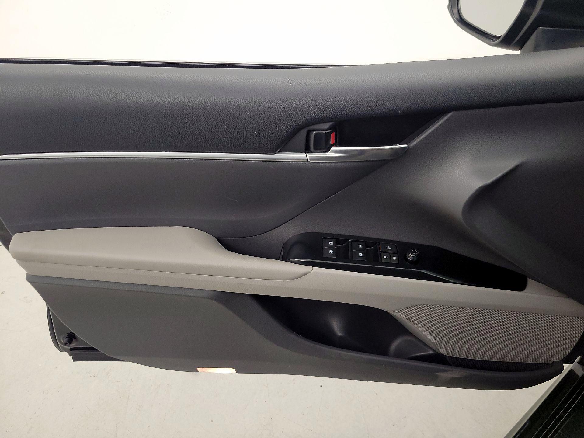 Thumbnail: 2019 Toyota Camry - 12