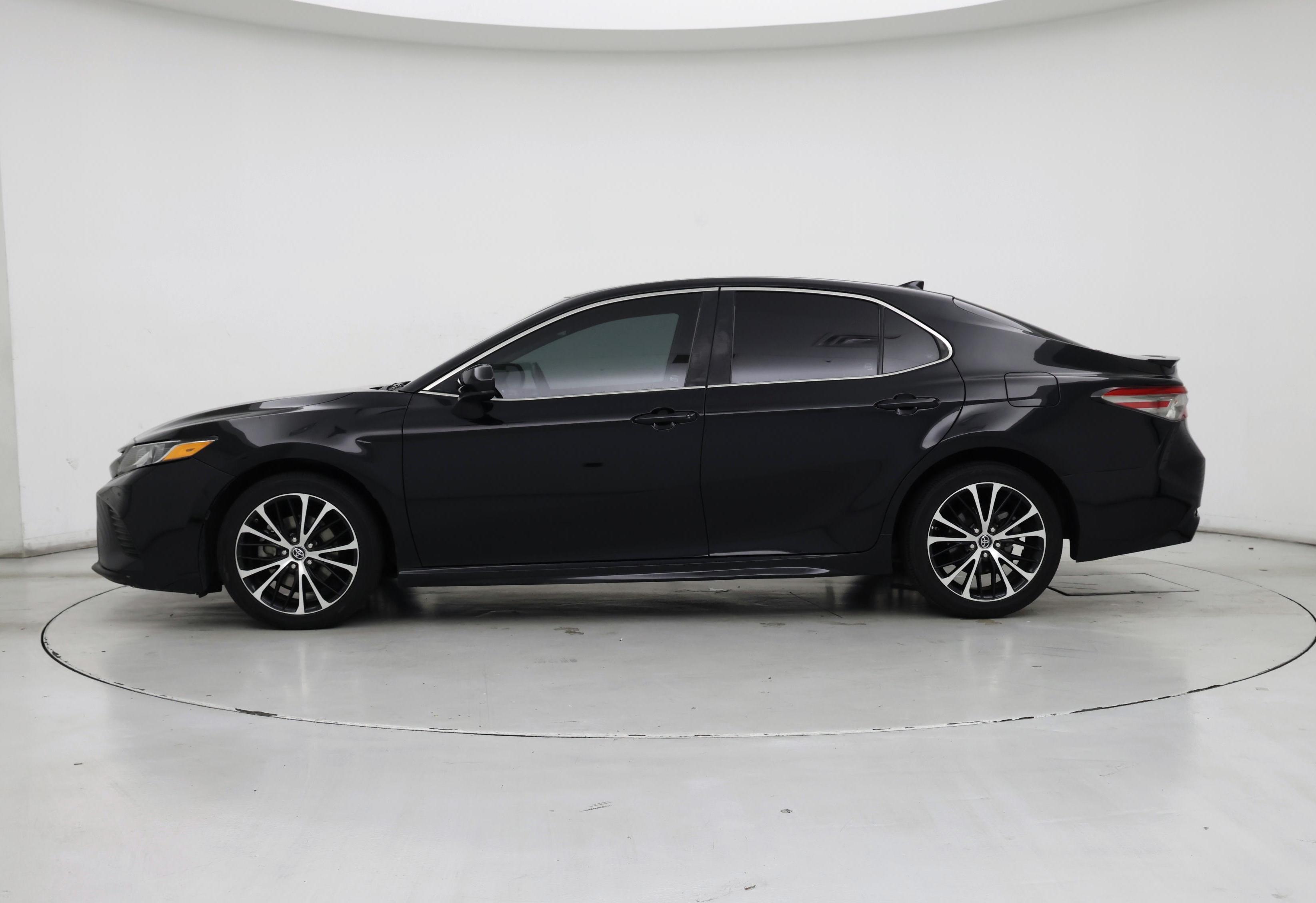 Thumbnail: 2019 Toyota Camry - 3