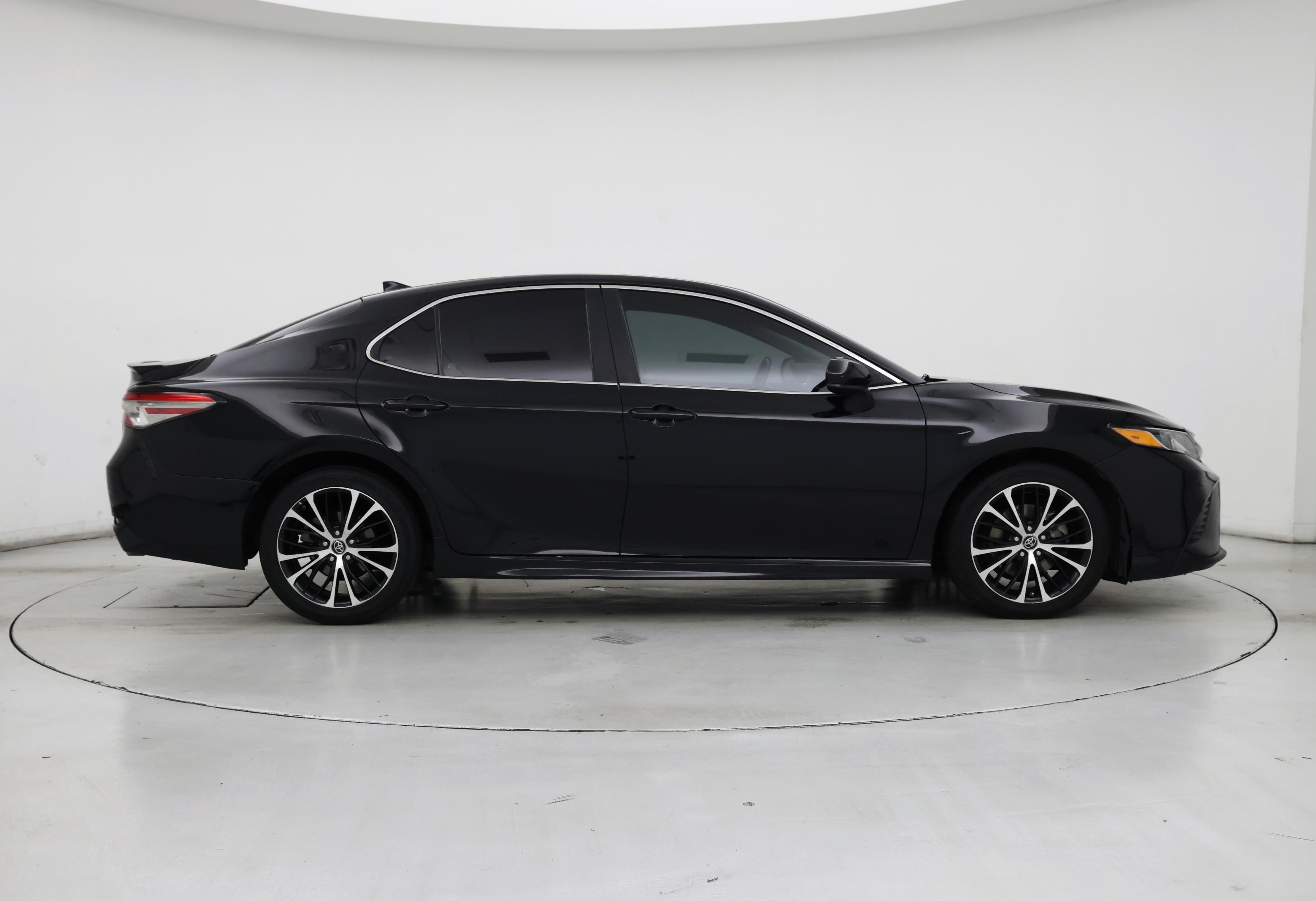Thumbnail: 2019 Toyota Camry - 7