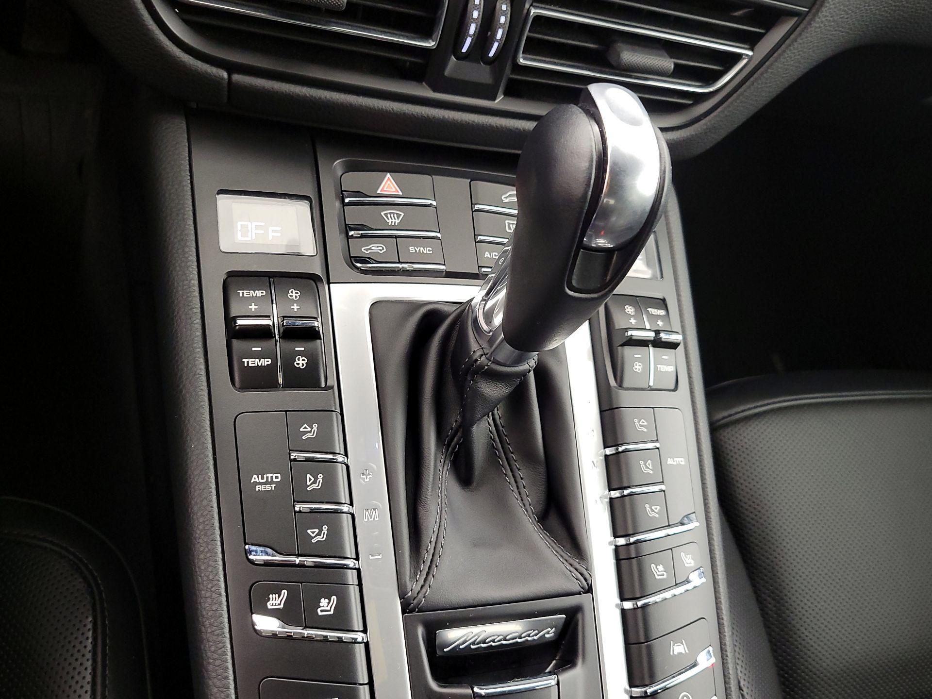 Thumbnail: 2020 Porsche Macan - 18