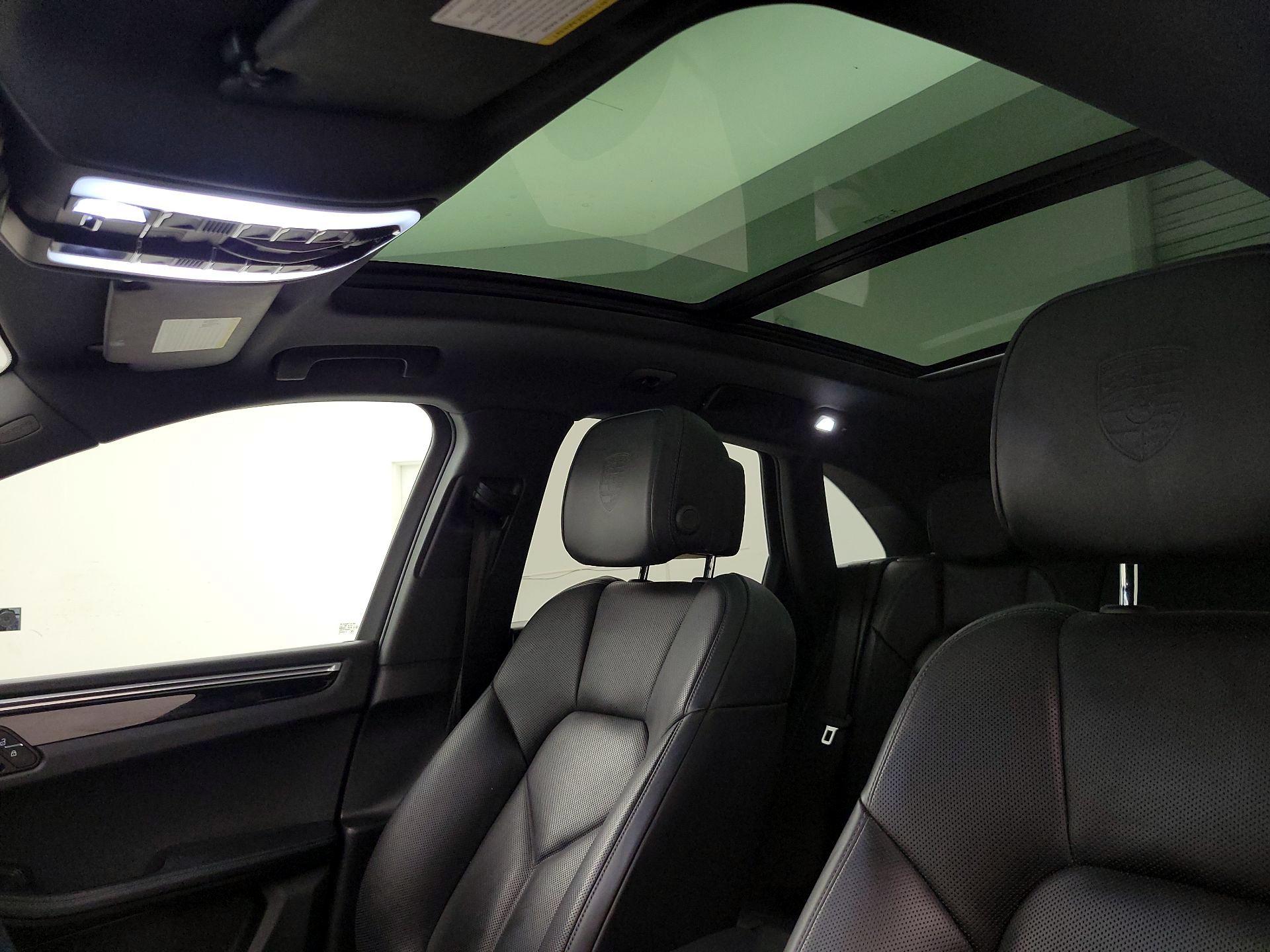 Thumbnail: 2020 Porsche Macan - 19
