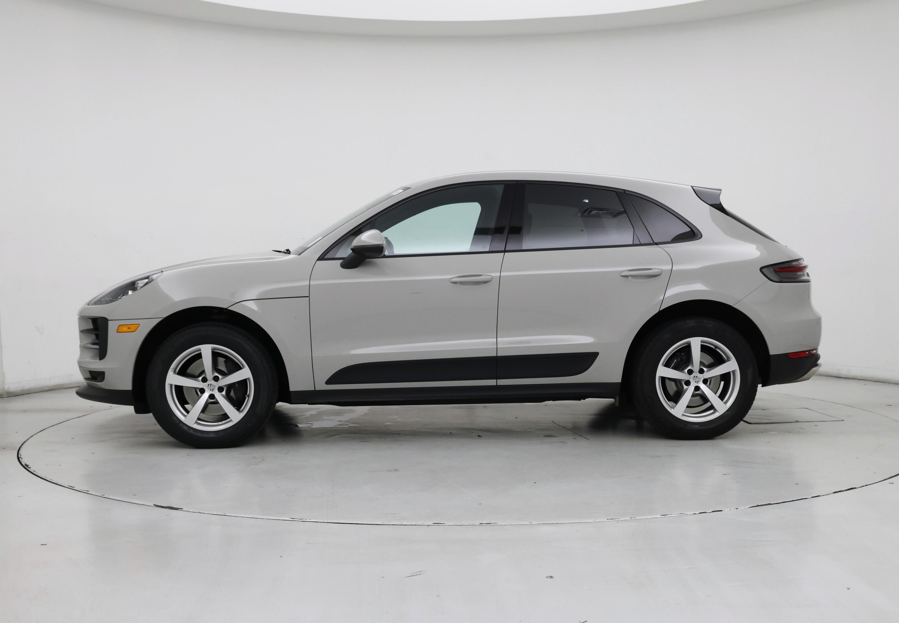 Thumbnail: 2020 Porsche Macan - 3