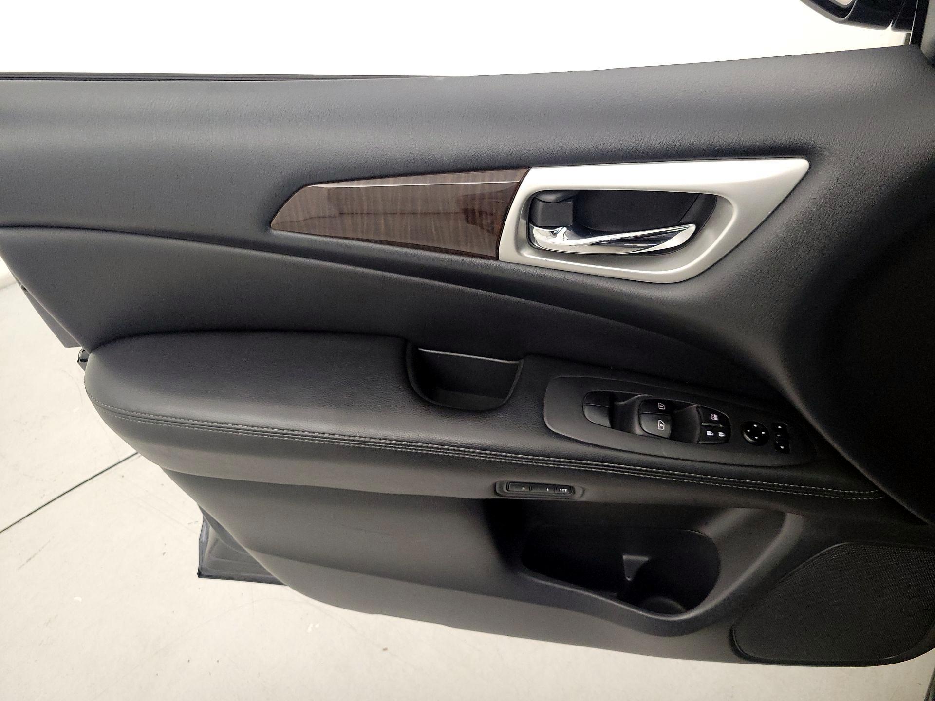 Thumbnail: 2013 Nissan Pathfinder - 12