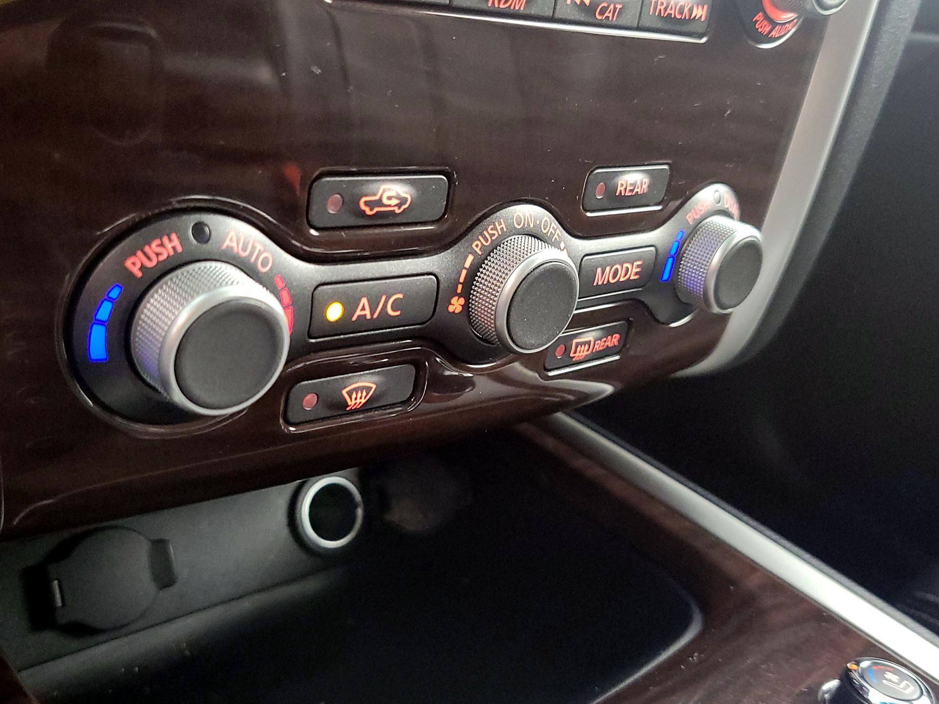 Thumbnail: 2013 Nissan Pathfinder - 17
