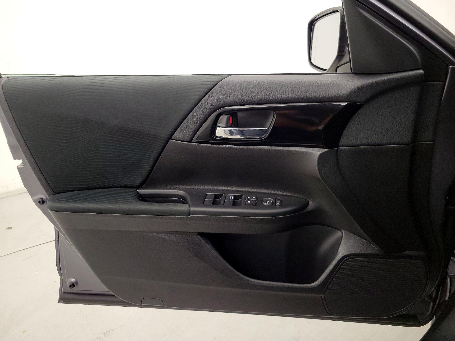 Thumbnail: 2016 Honda Accord - 12