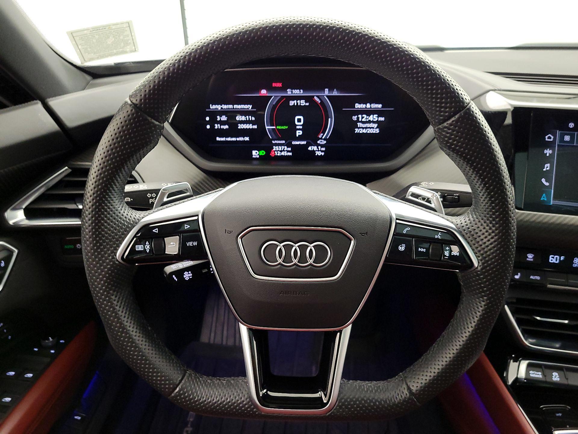 Thumbnail: 2022 Audi e-tron GT - 10
