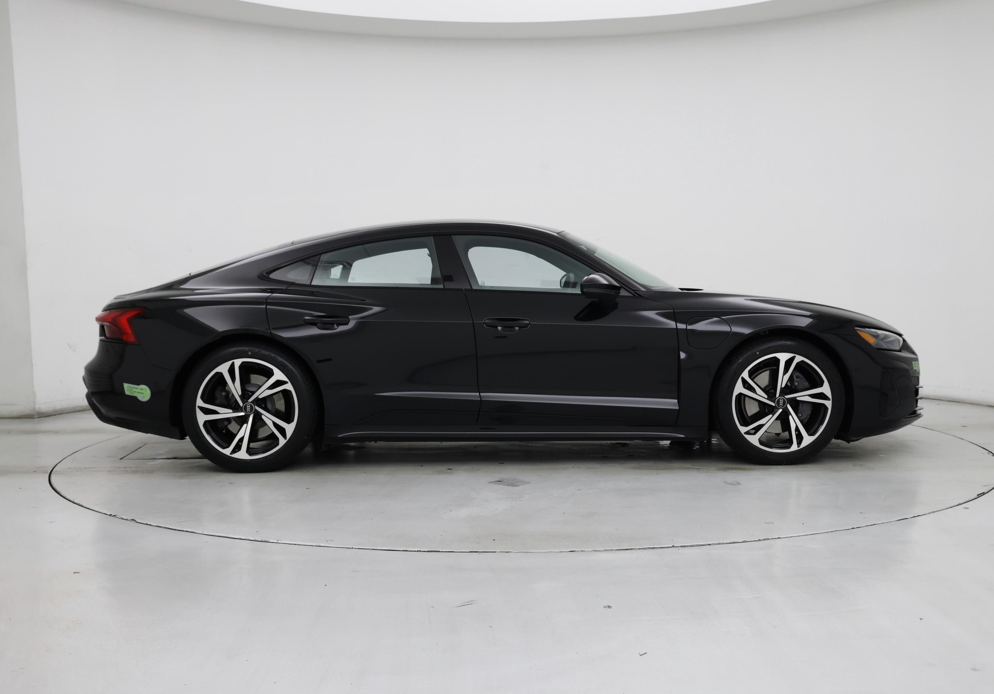 Thumbnail: 2022 Audi e-tron GT - 7