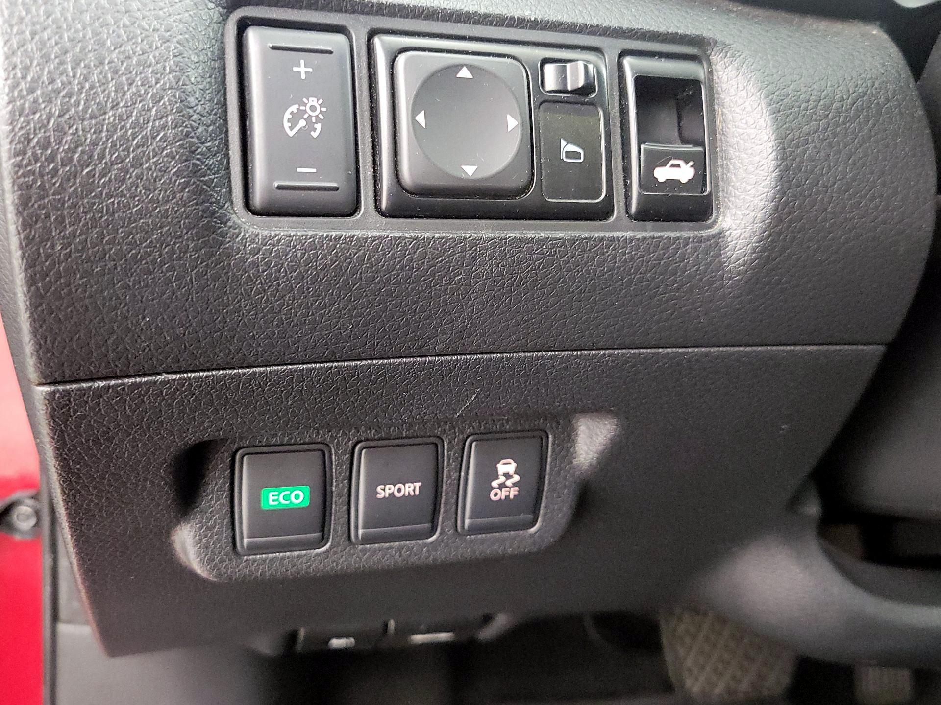 Thumbnail: 2014 Nissan Sentra - 13