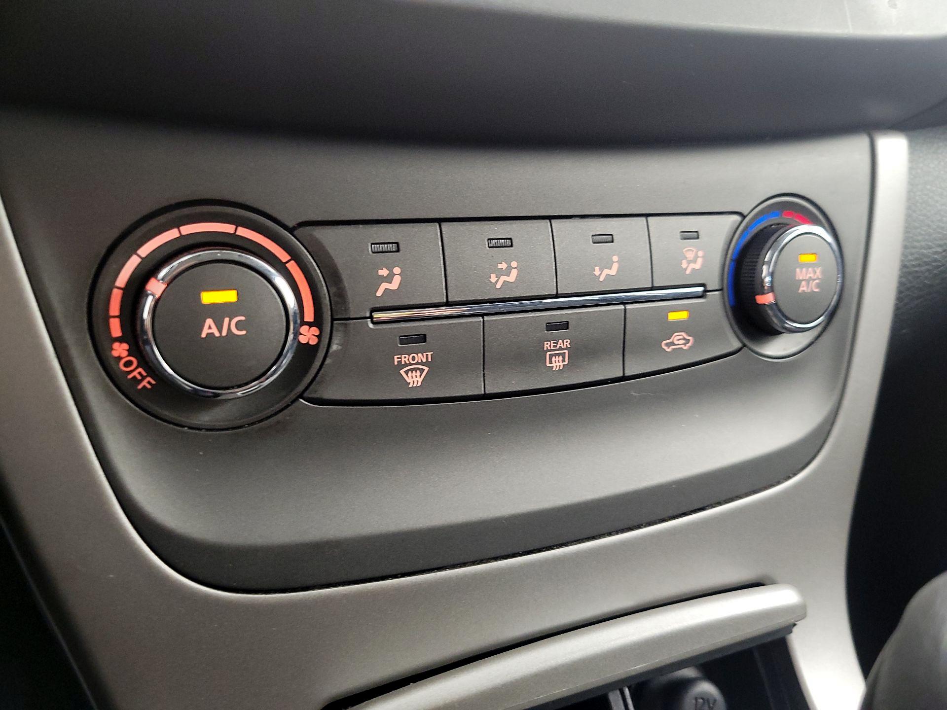 Thumbnail: 2014 Nissan Sentra - 15