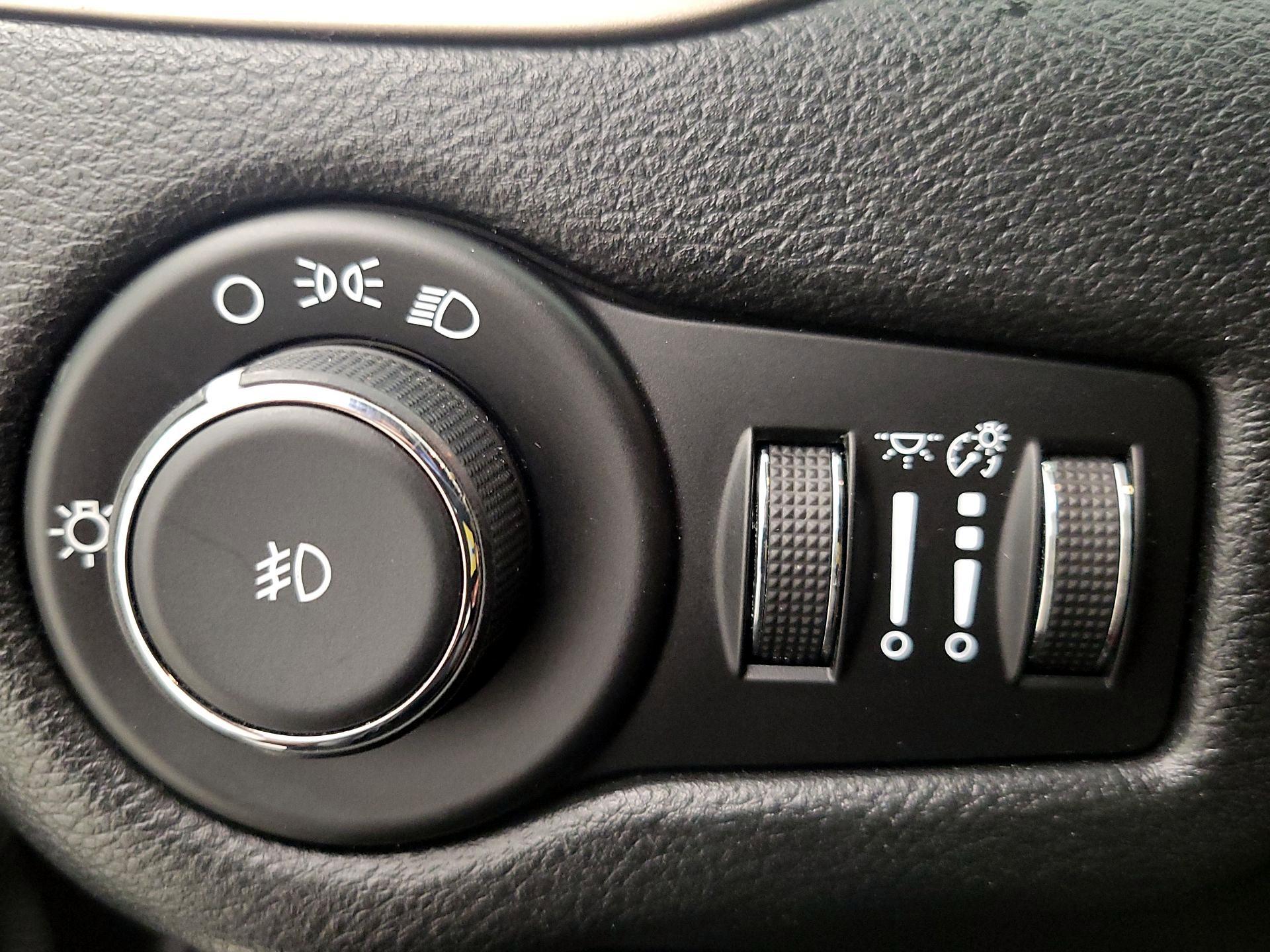 Thumbnail: 2014 Jeep Cherokee - 13