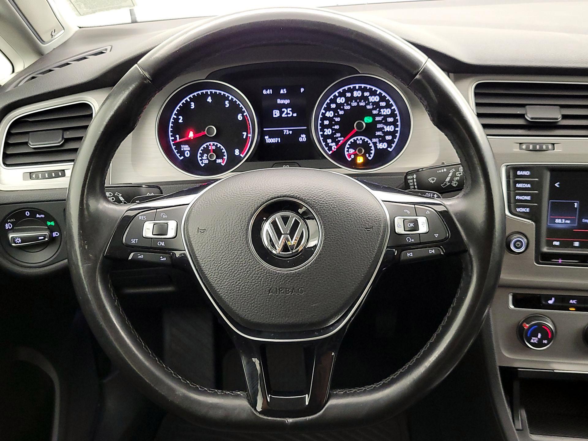 Thumbnail: 2016 Volkswagen Golf - 10