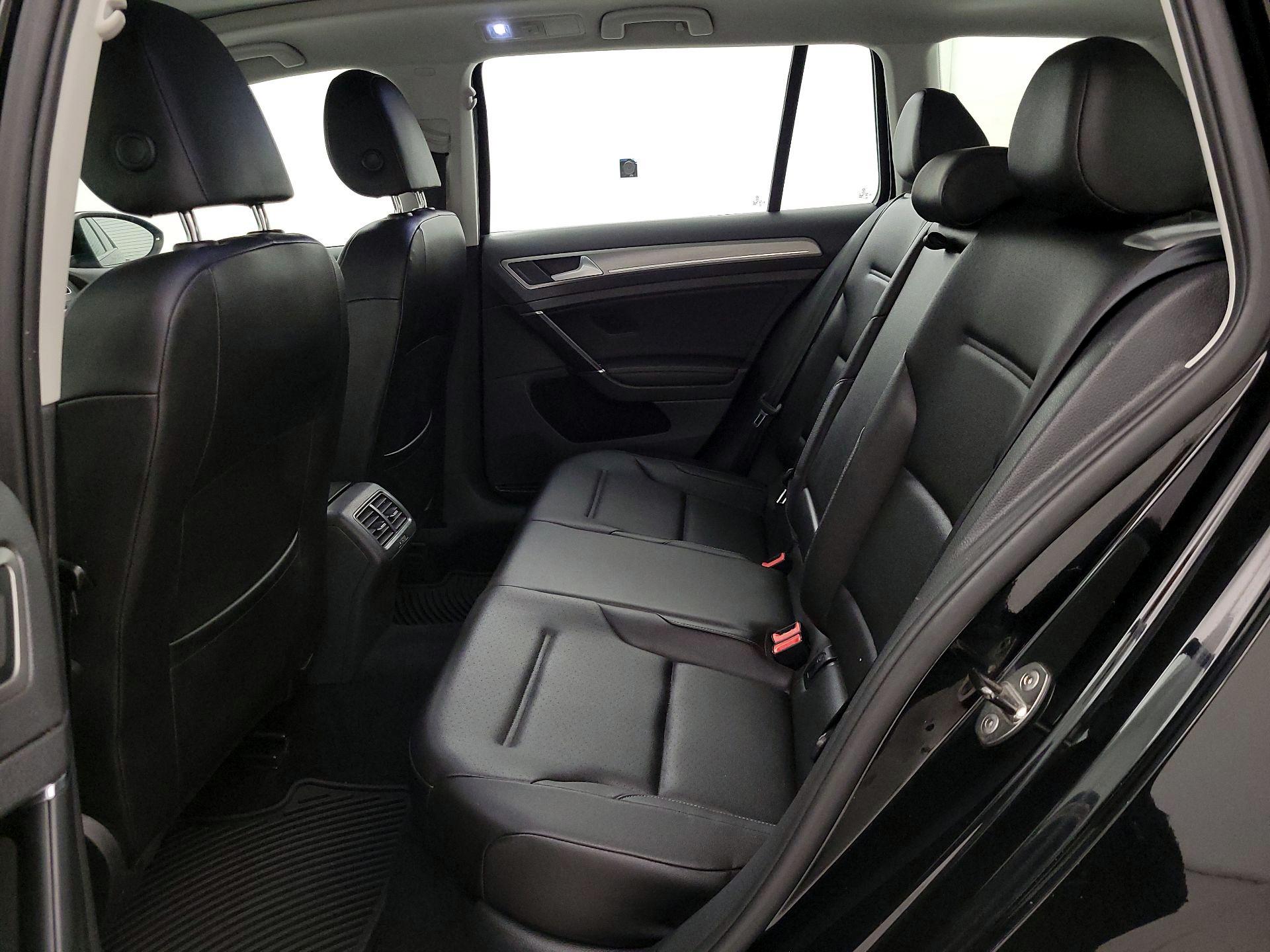 Thumbnail: 2016 Volkswagen Golf - 19