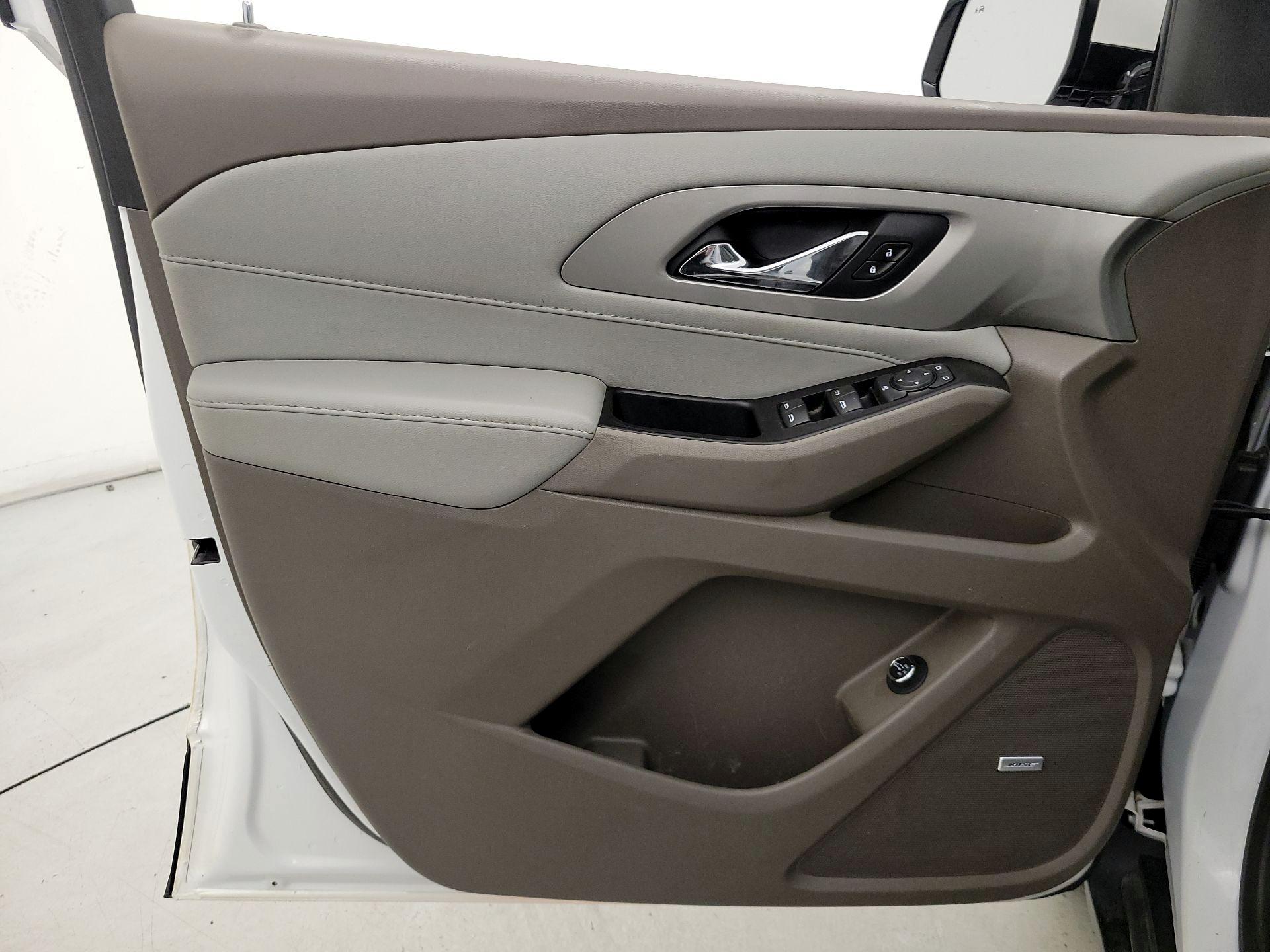 Thumbnail: 2020 Chevrolet Traverse - 12