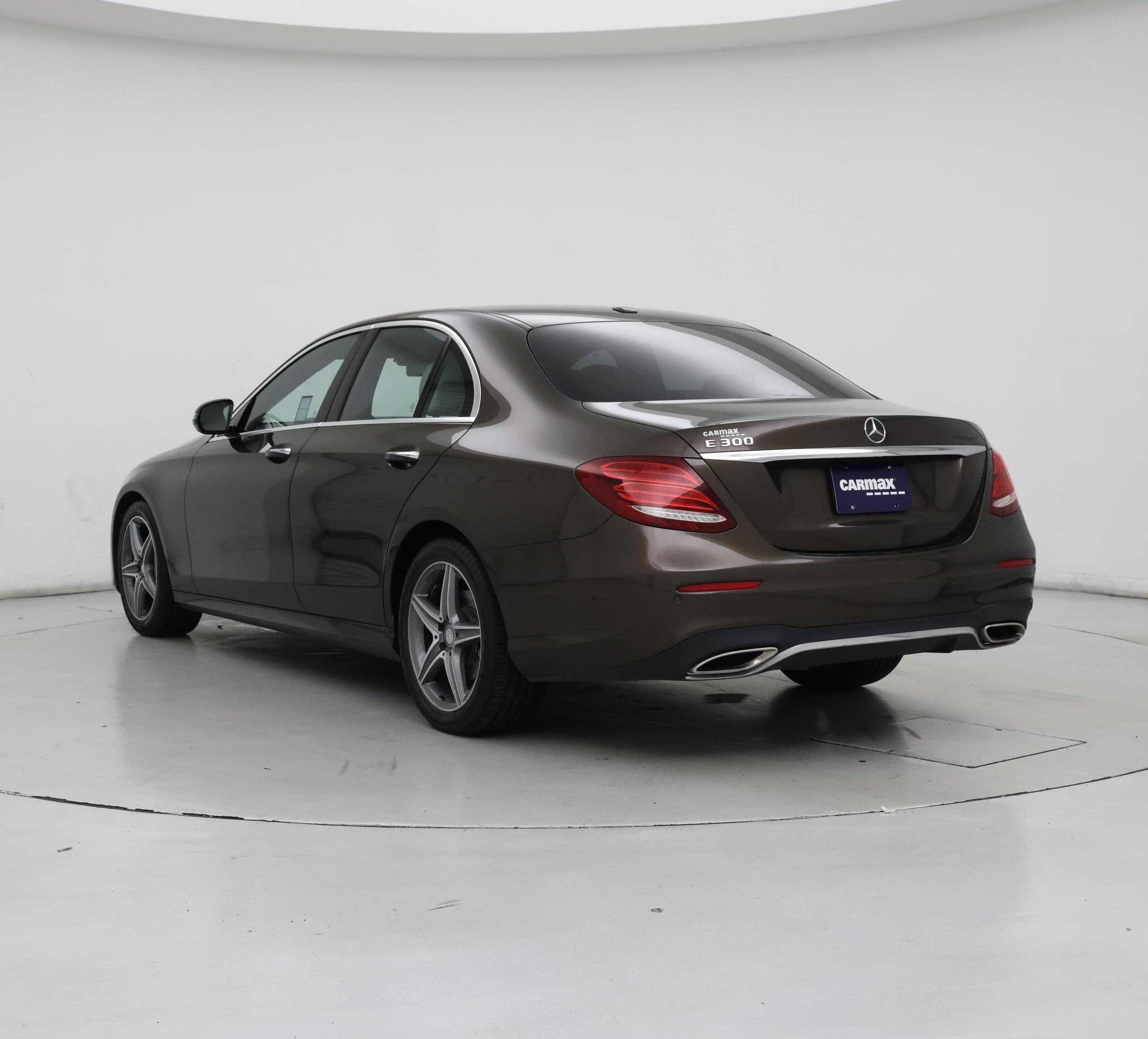 Thumbnail: 2017 Mercedes-Benz E-Class - 2