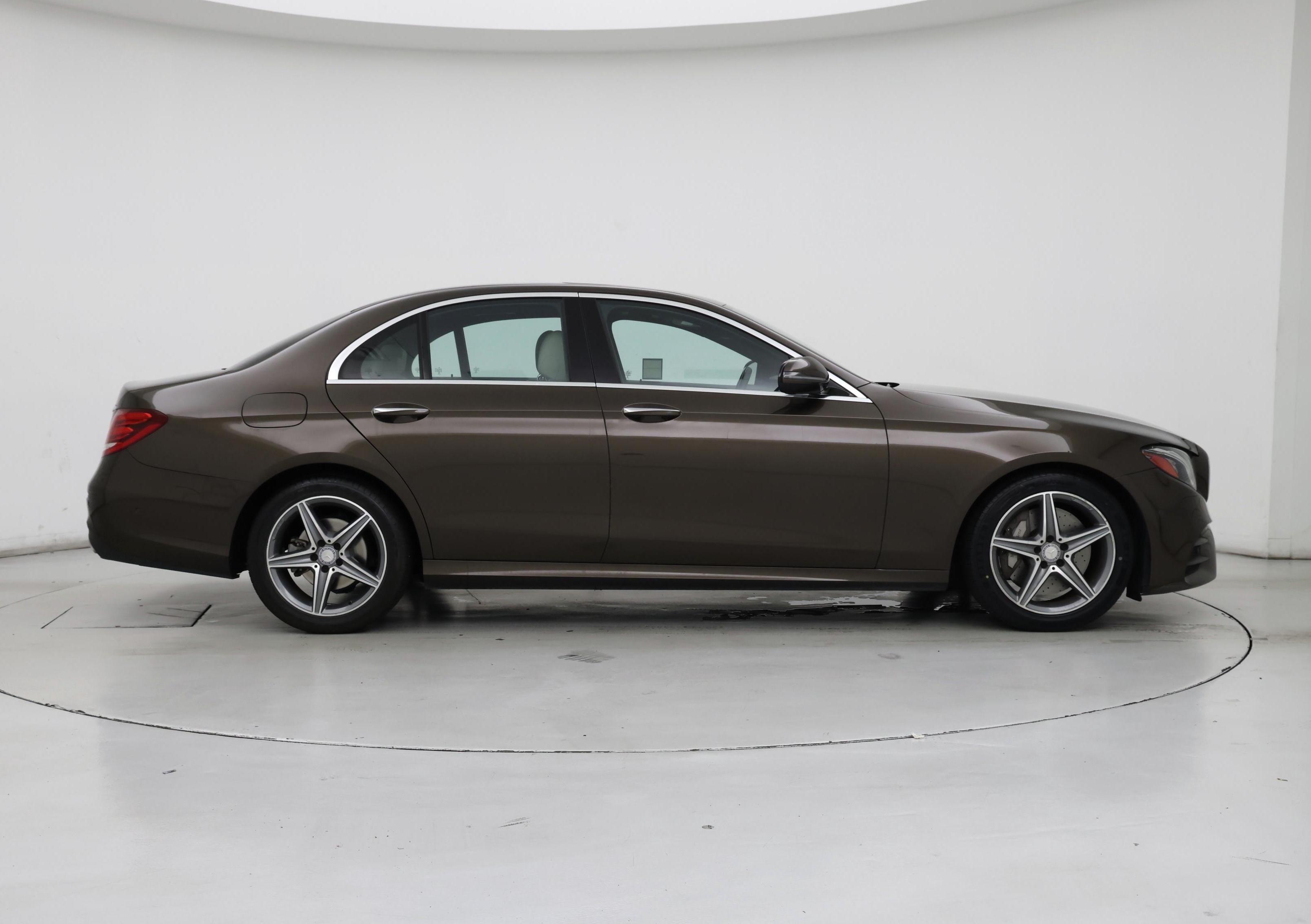 Thumbnail: 2017 Mercedes-Benz E-Class - 7