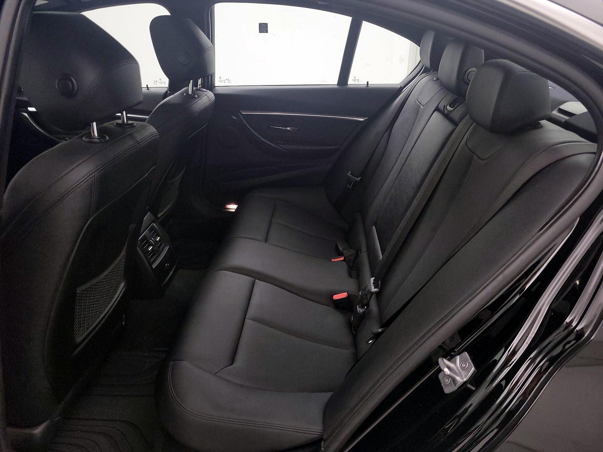 Thumbnail: 2018 BMW 3 Series - 20