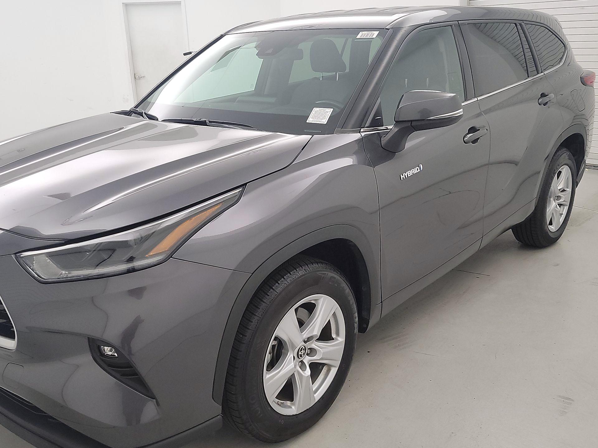 Thumbnail: 2021 Toyota Highlander - 3